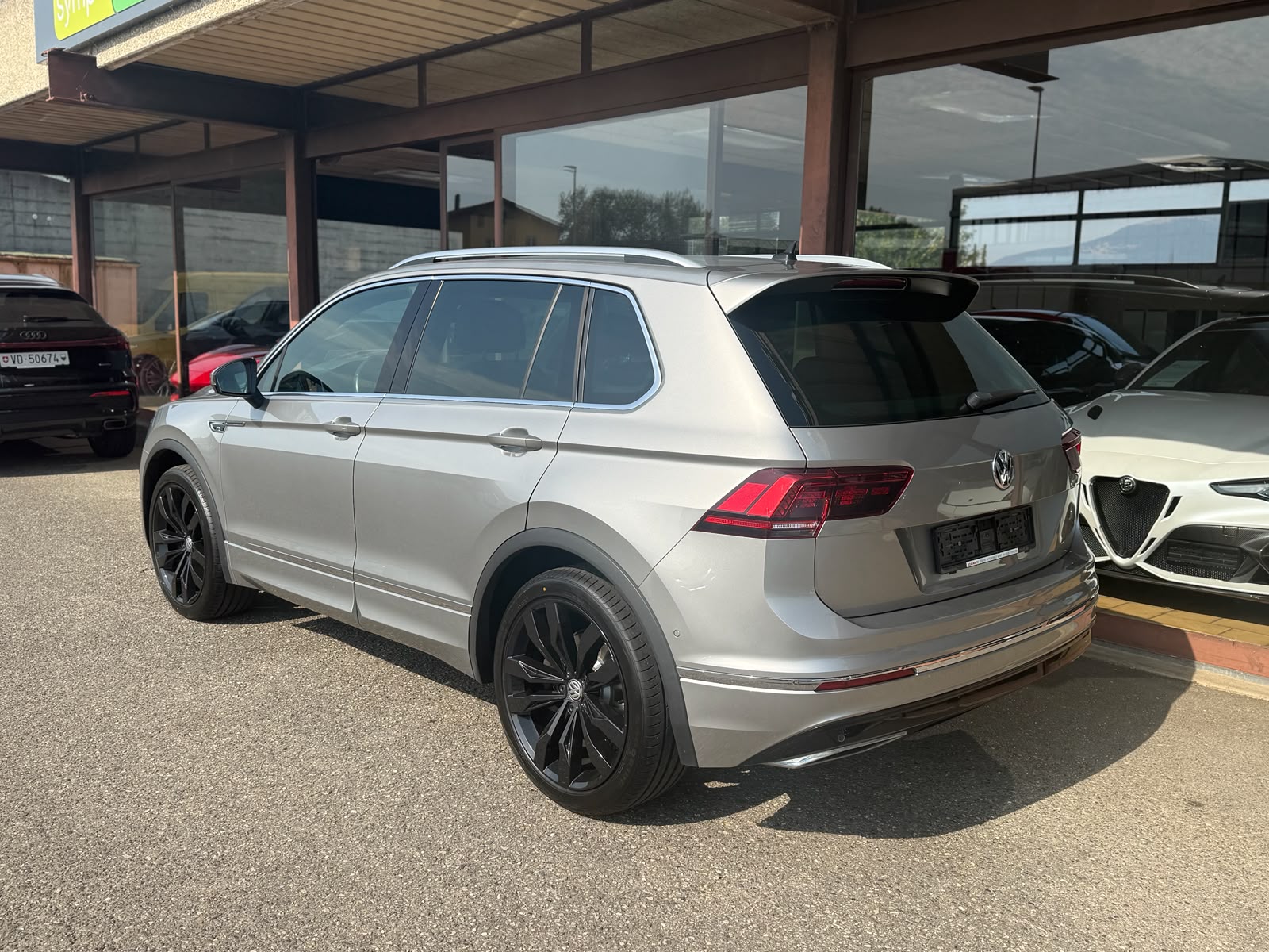 VW Tiguan 2.0 TDI SCR Offroad 4Motion DSG-image-3