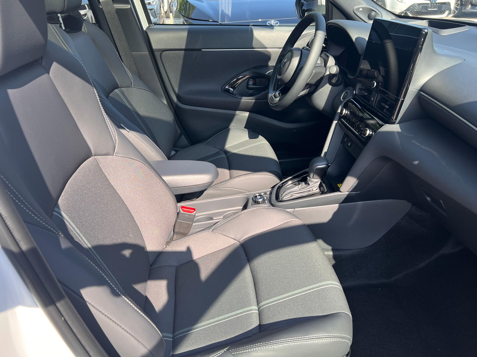 TOYOTA Yaris Cross 1.5 VVT-i HSD Premium AWD-i-image-12