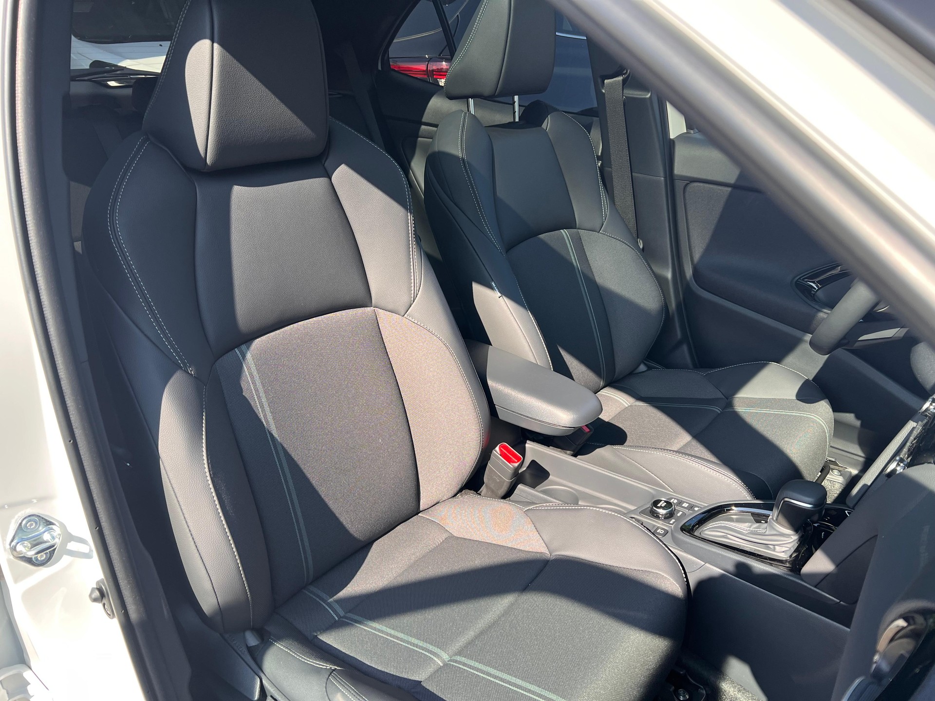 TOYOTA Yaris Cross 1.5 VVT-i HSD Premium AWD-i-image-14