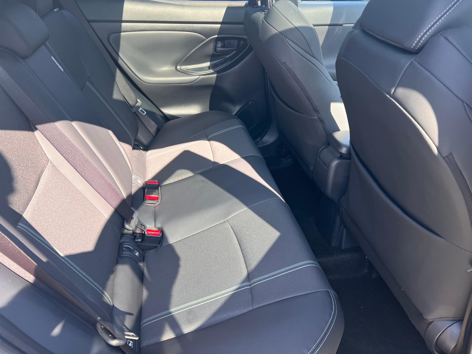 TOYOTA Yaris Cross 1.5 VVT-i HSD Premium AWD-i-image-11