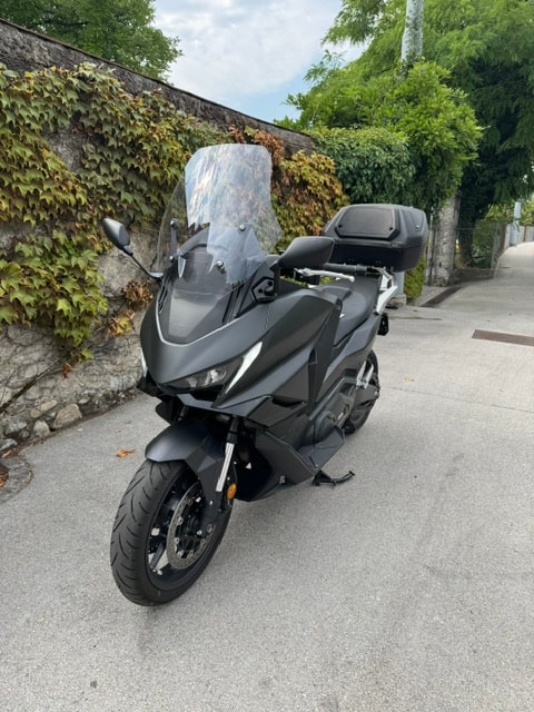 HONDA FORZA 750-image-1