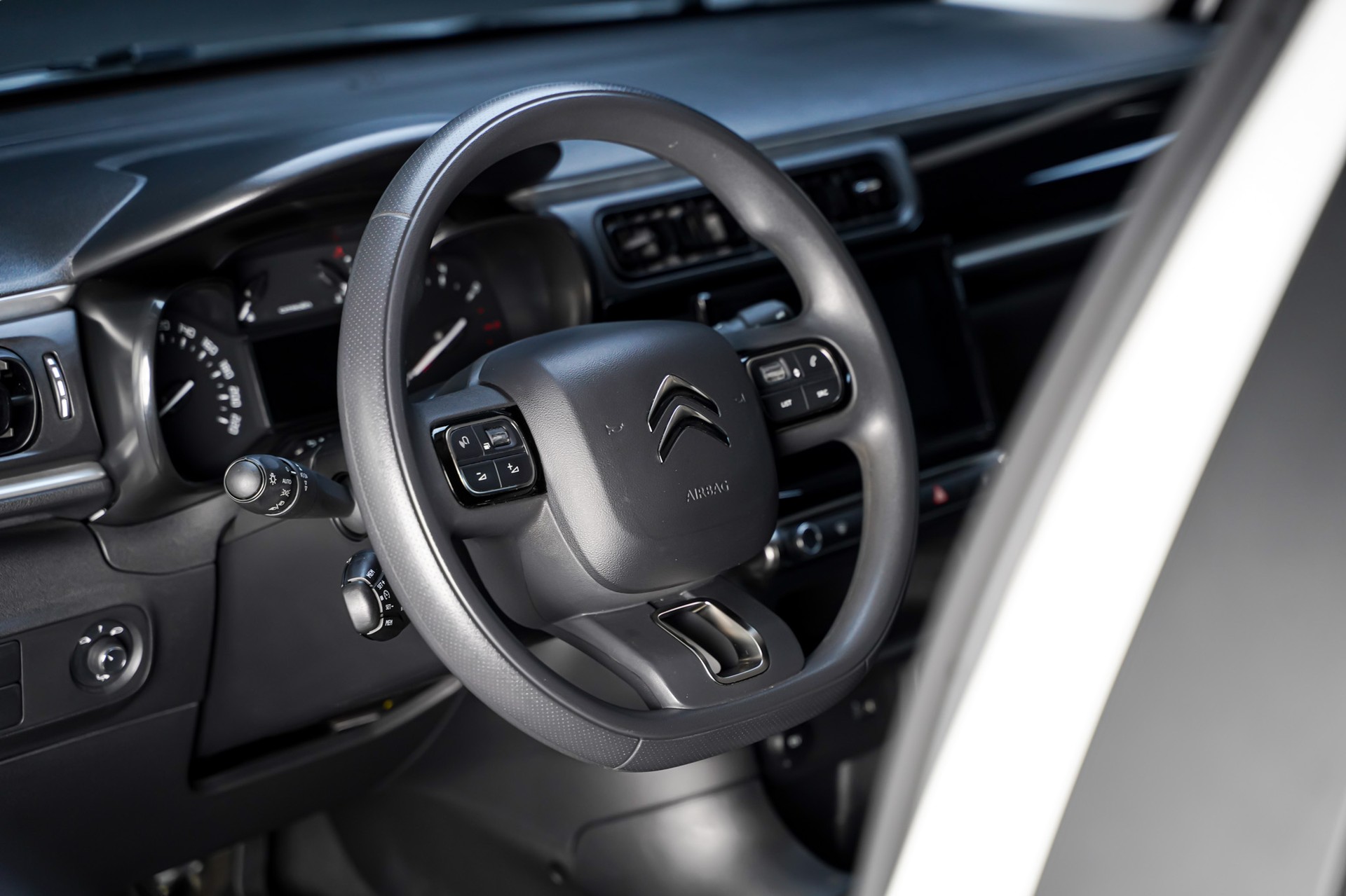 CITROEN C3 1.2i PureTech Swiss Edition-image-9