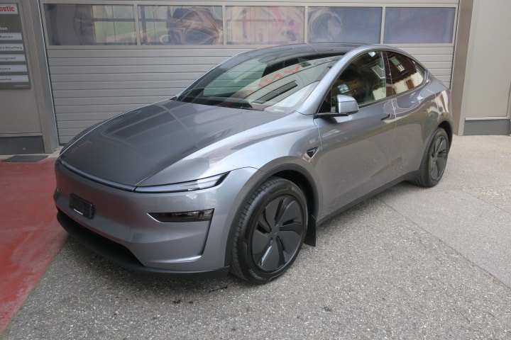 TESLA Model Y Long Range Premium AWD