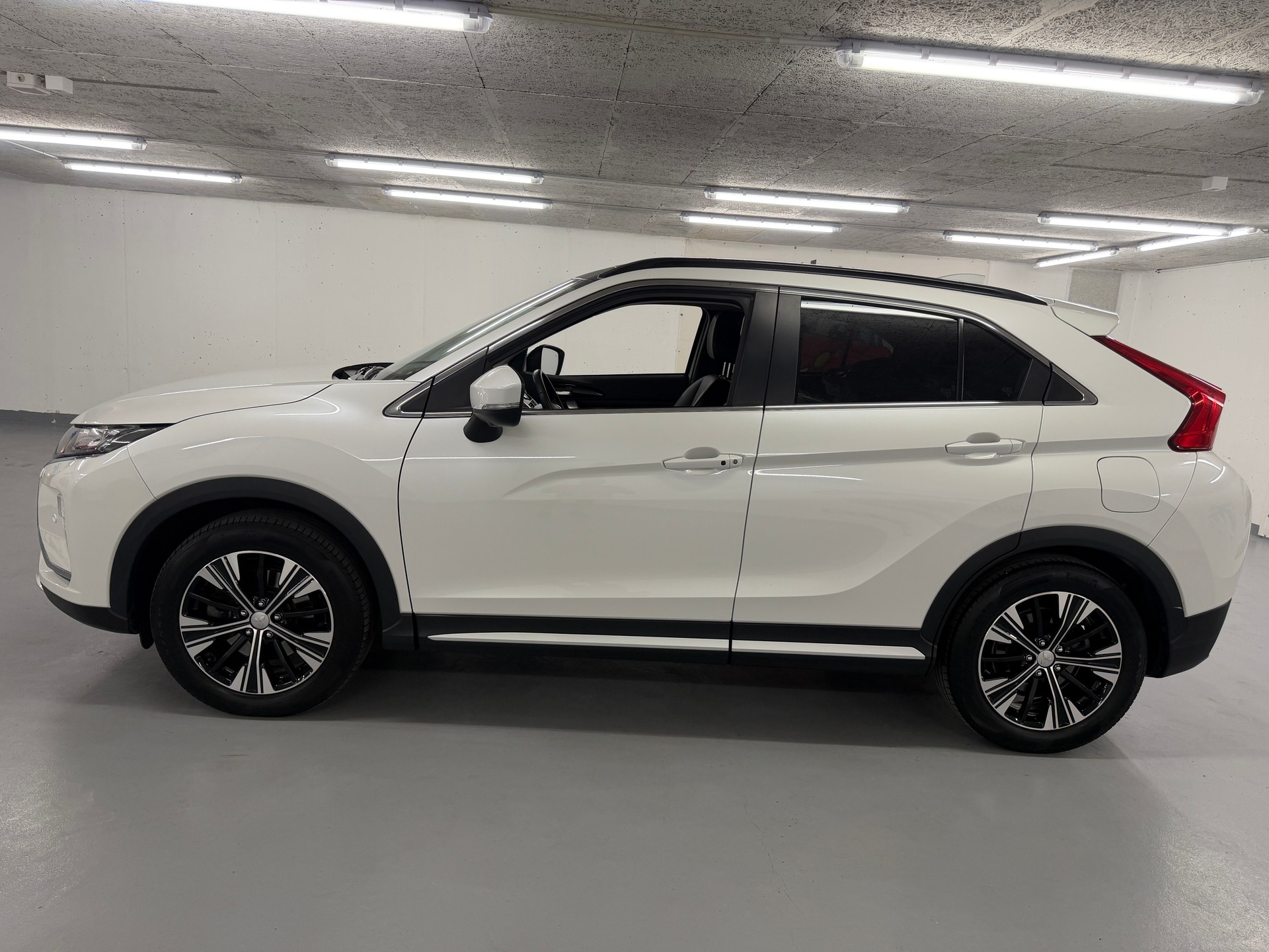 MITSUBISHI Eclipse Cross 1.5 T-Mivec Value 4WD CVT-showroom-element-3