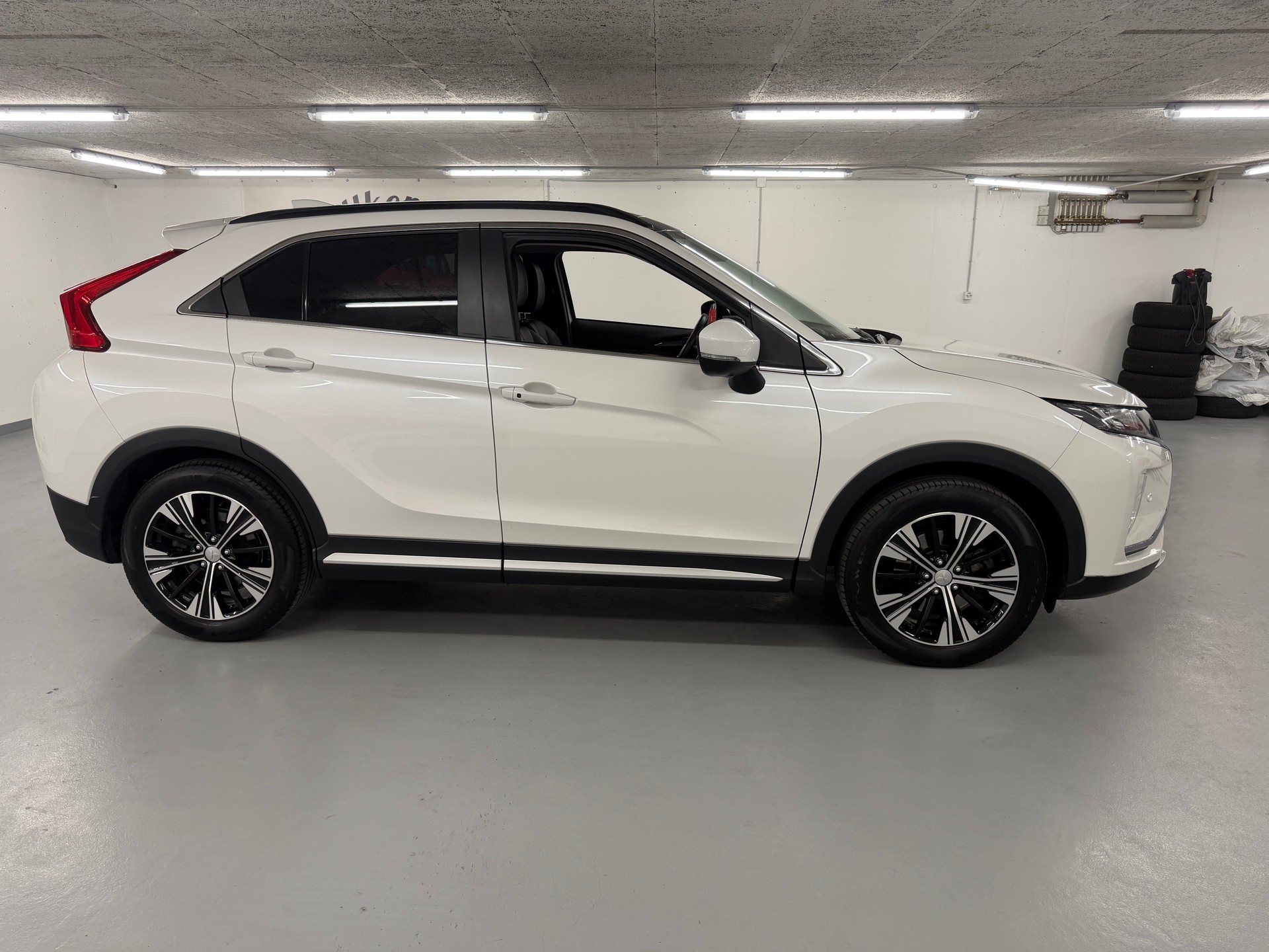 MITSUBISHI Eclipse Cross 1.5 T-Mivec Value 4WD CVT-showroom-element-2
