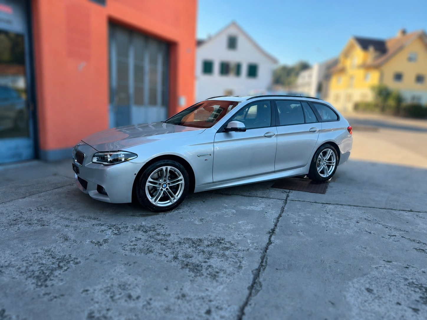 BMW 520d Touring xDrive Luxury Line Steptronic-showroom-element-2