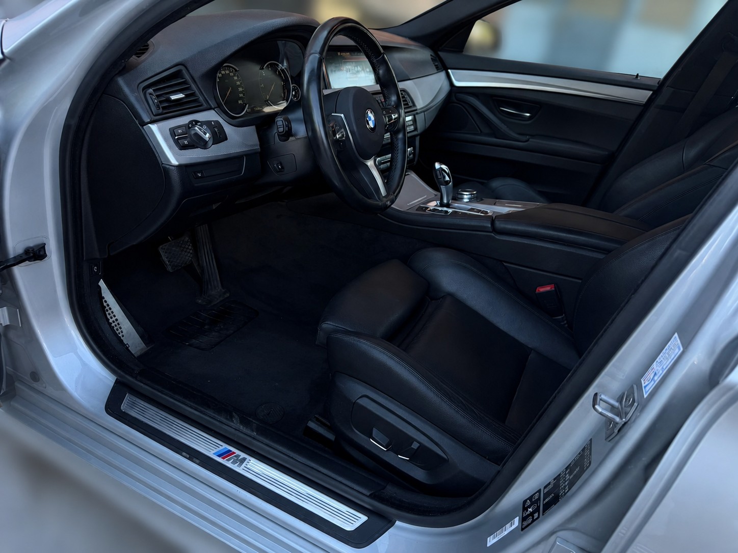 BMW 520d Touring xDrive Luxury Line Steptronic-image-8
