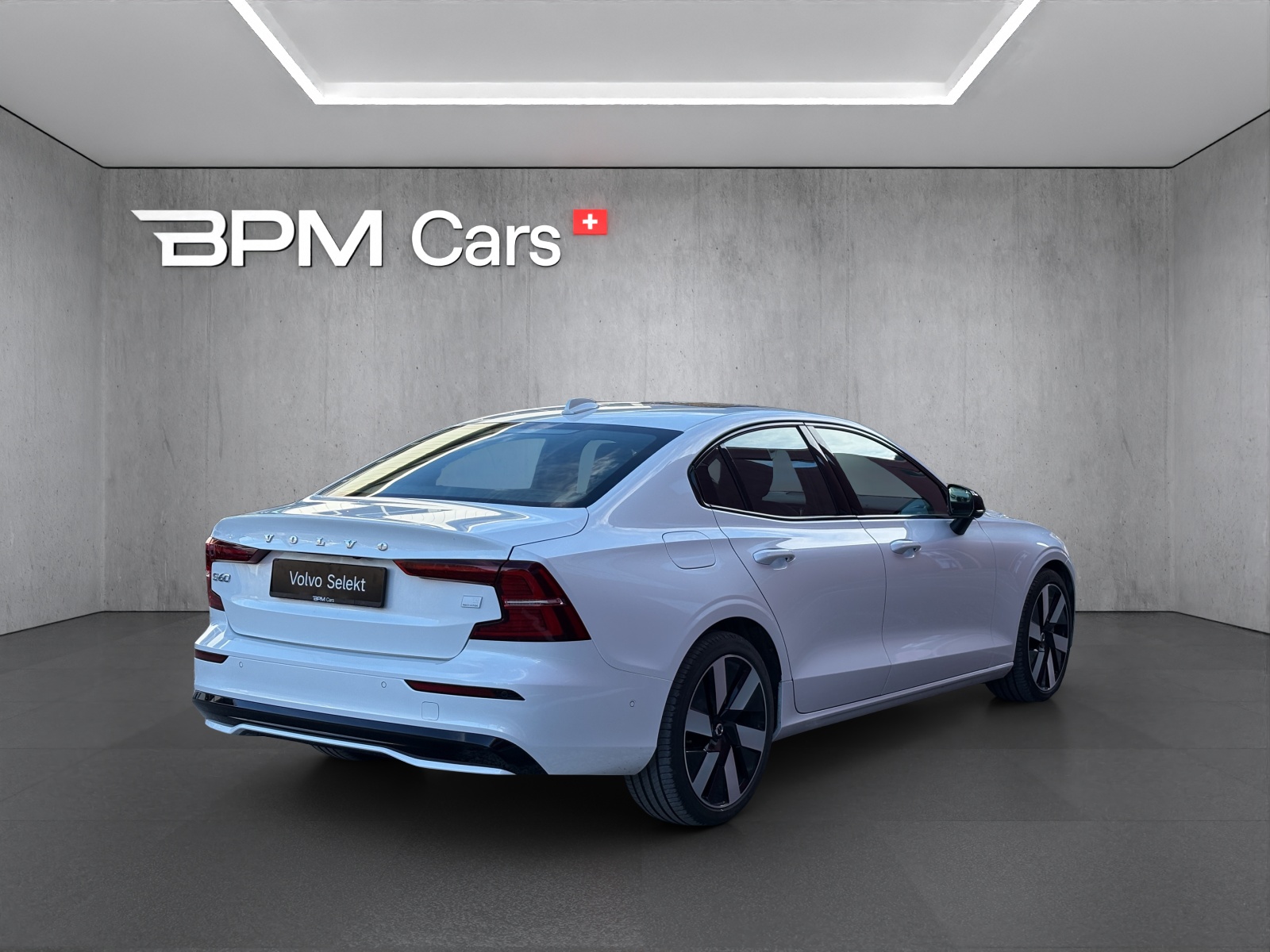 VOLVO S60 2.0 T8 TE Ultimate Dark eAWD-image-4