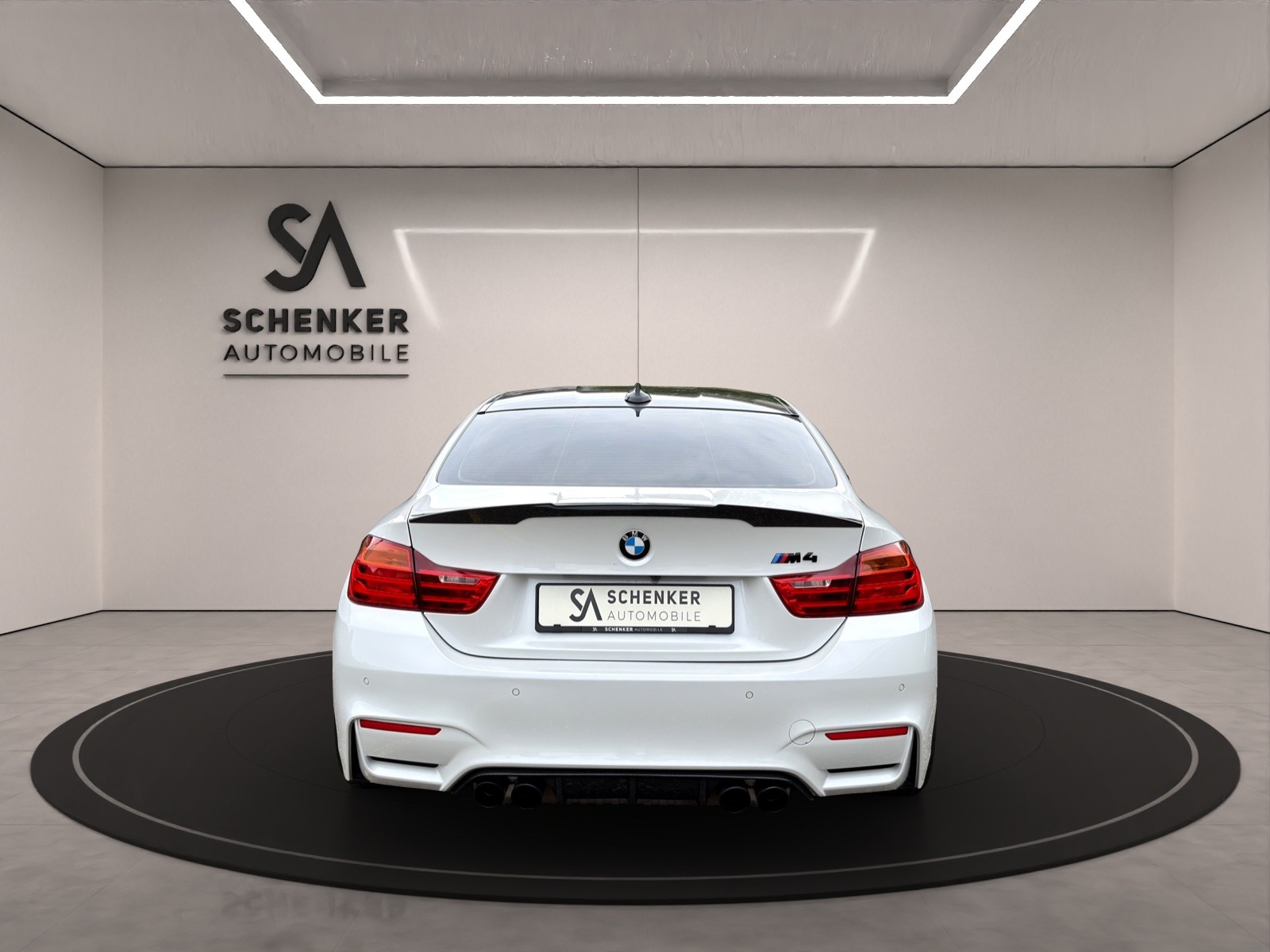 BMW M4 Coupé-showroom-element-3