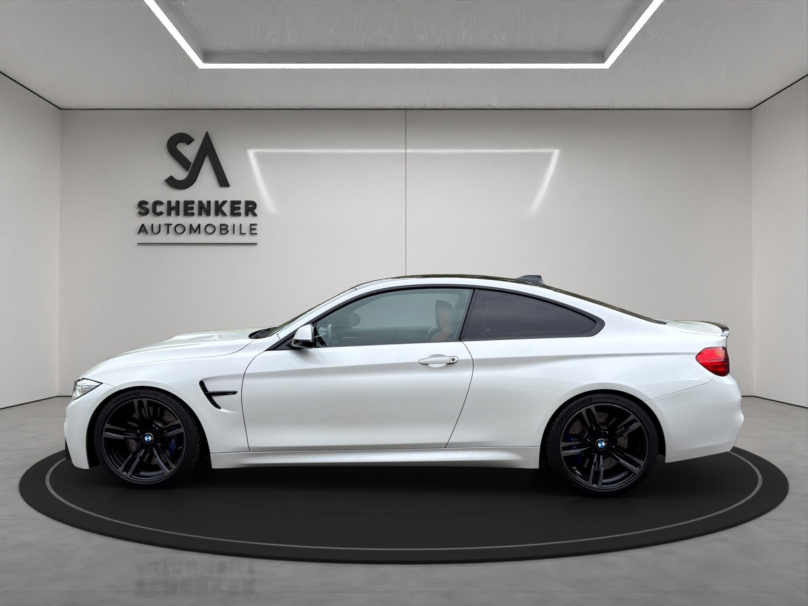BMW M4 Coupé-showroom-element-1