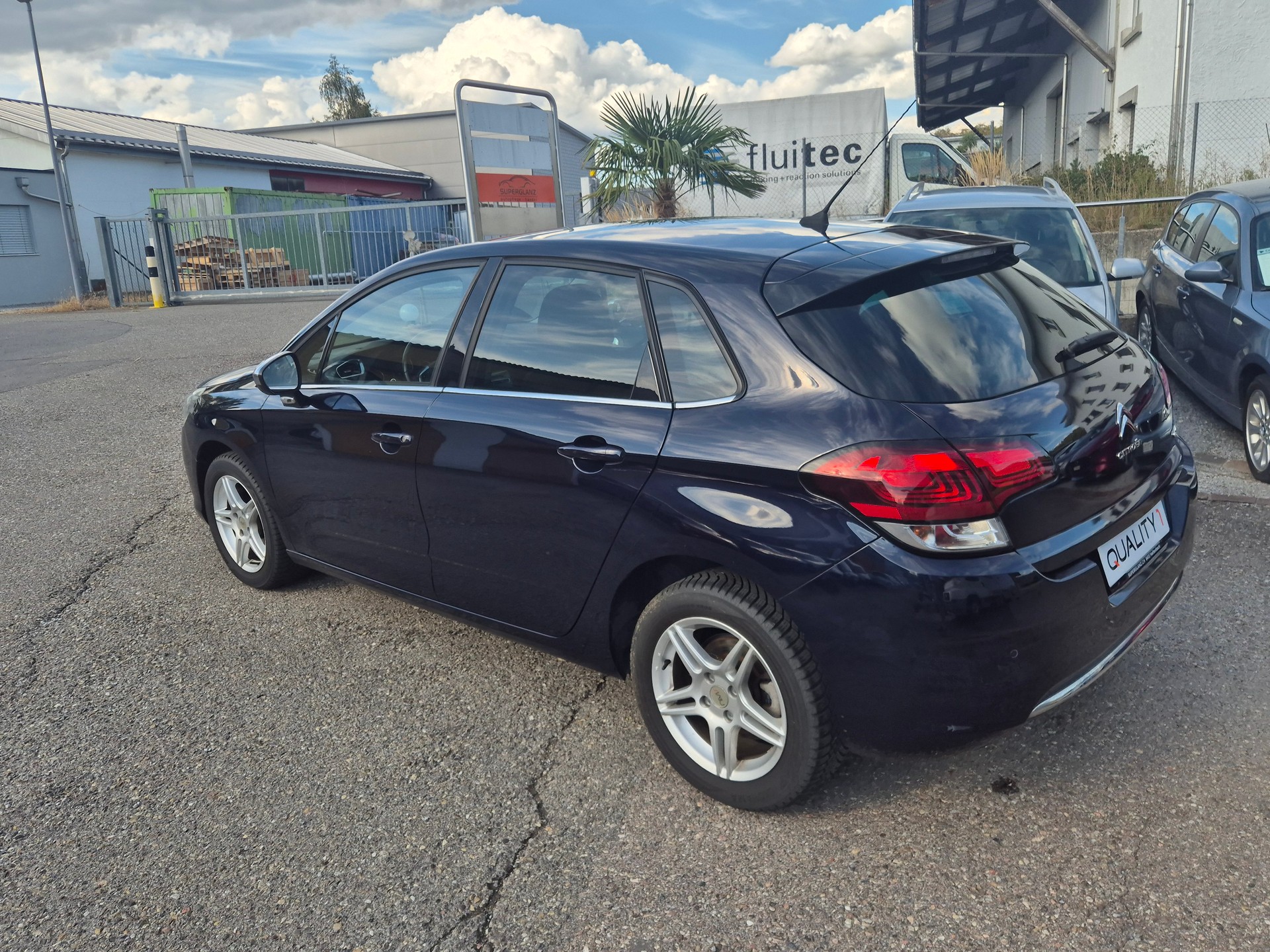 CITROEN C4 1.2 Pure Tech Feel Automatic-showroom-element-3