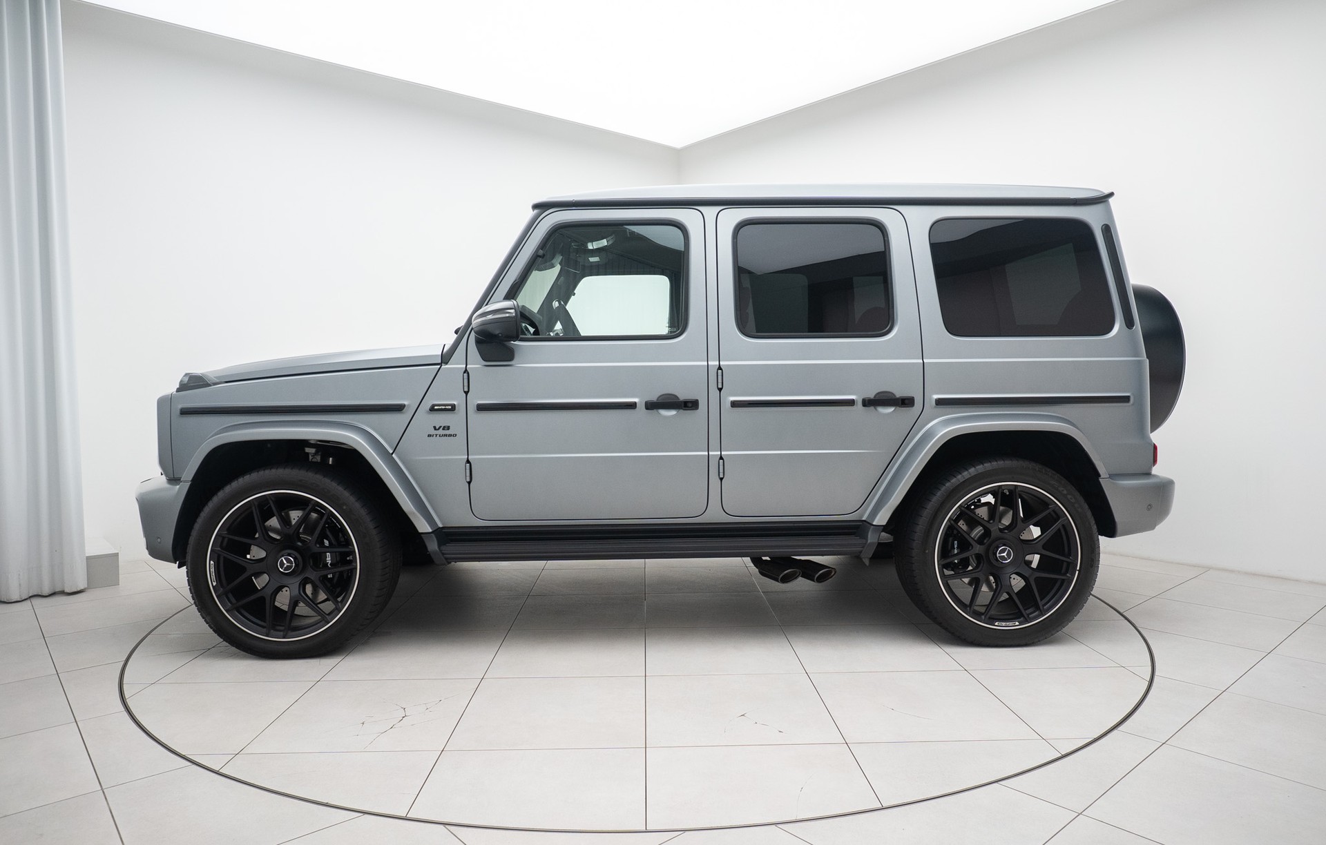 MERCEDES-BENZ G 63 AMG 9G-Tronic-showroom-element-1
