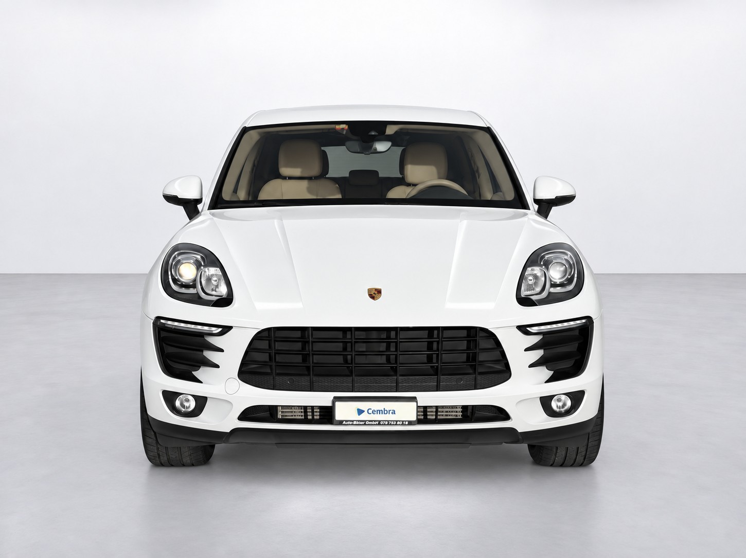 PORSCHE Macan PDK-showroom-element-1
