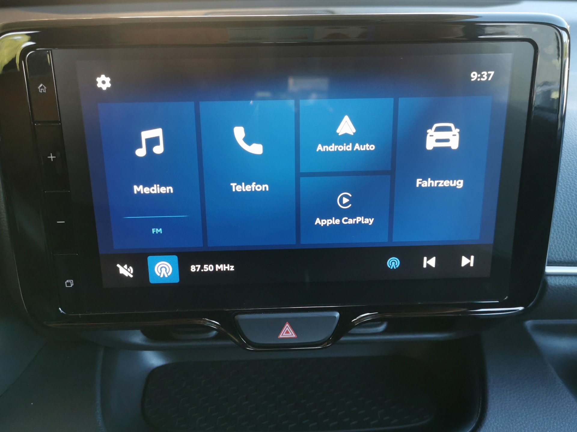MAZDA 2 Hybrid Centre-line-image-18