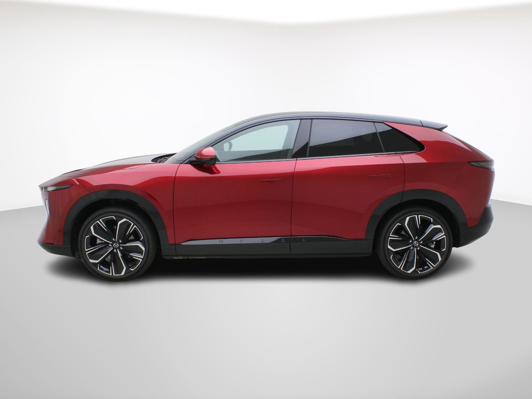 MAZDA CX-6e Takumi-showroom-element-1