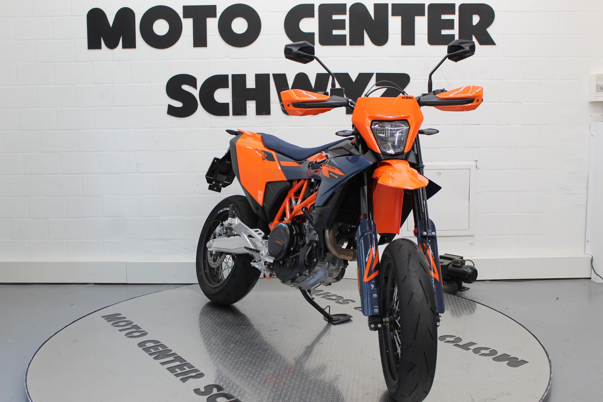 KTM 690 SMC R-image-2