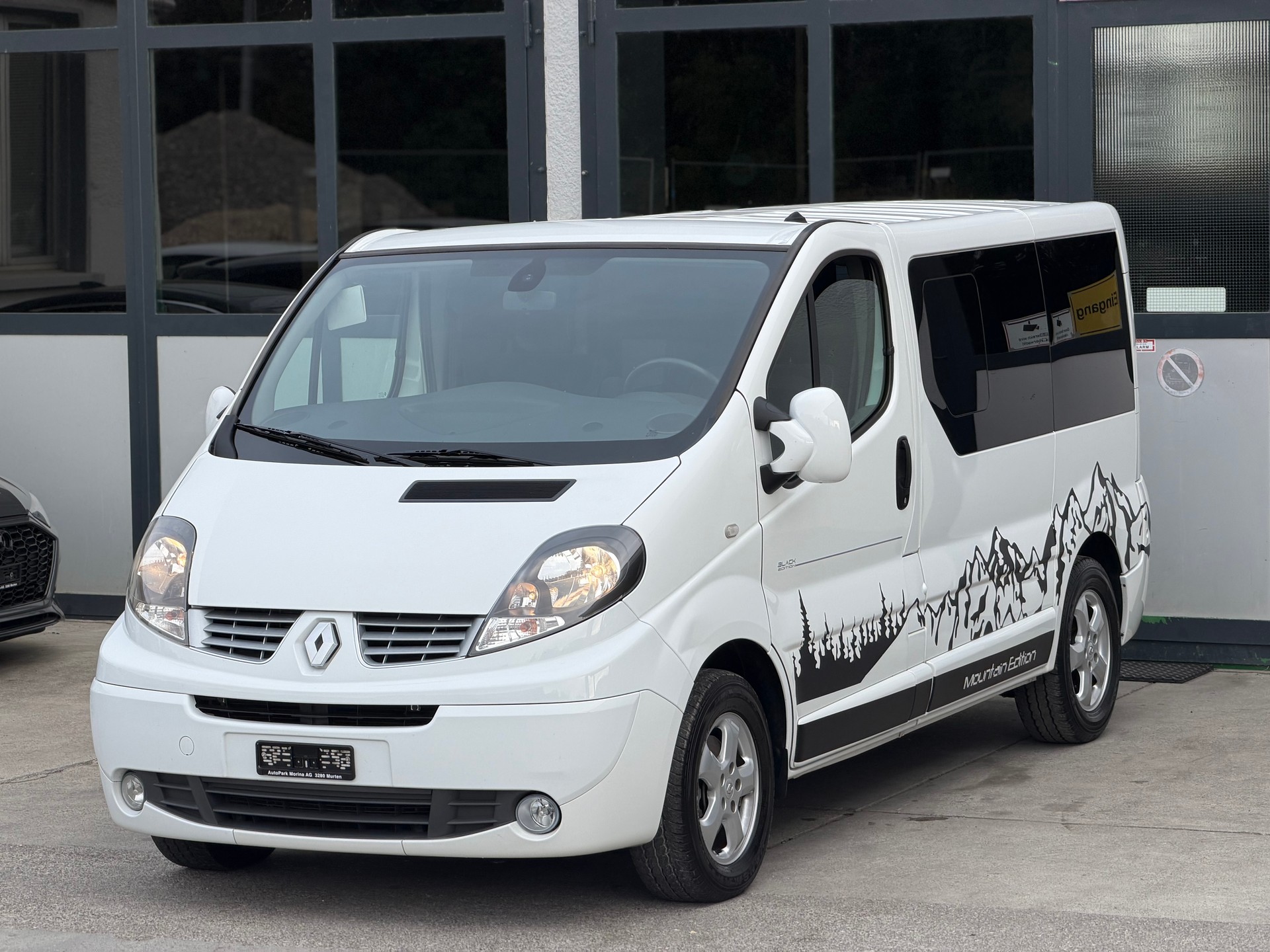 RENAULT Trafic 2.0 dCi Eco Passenger Swiss Edition A