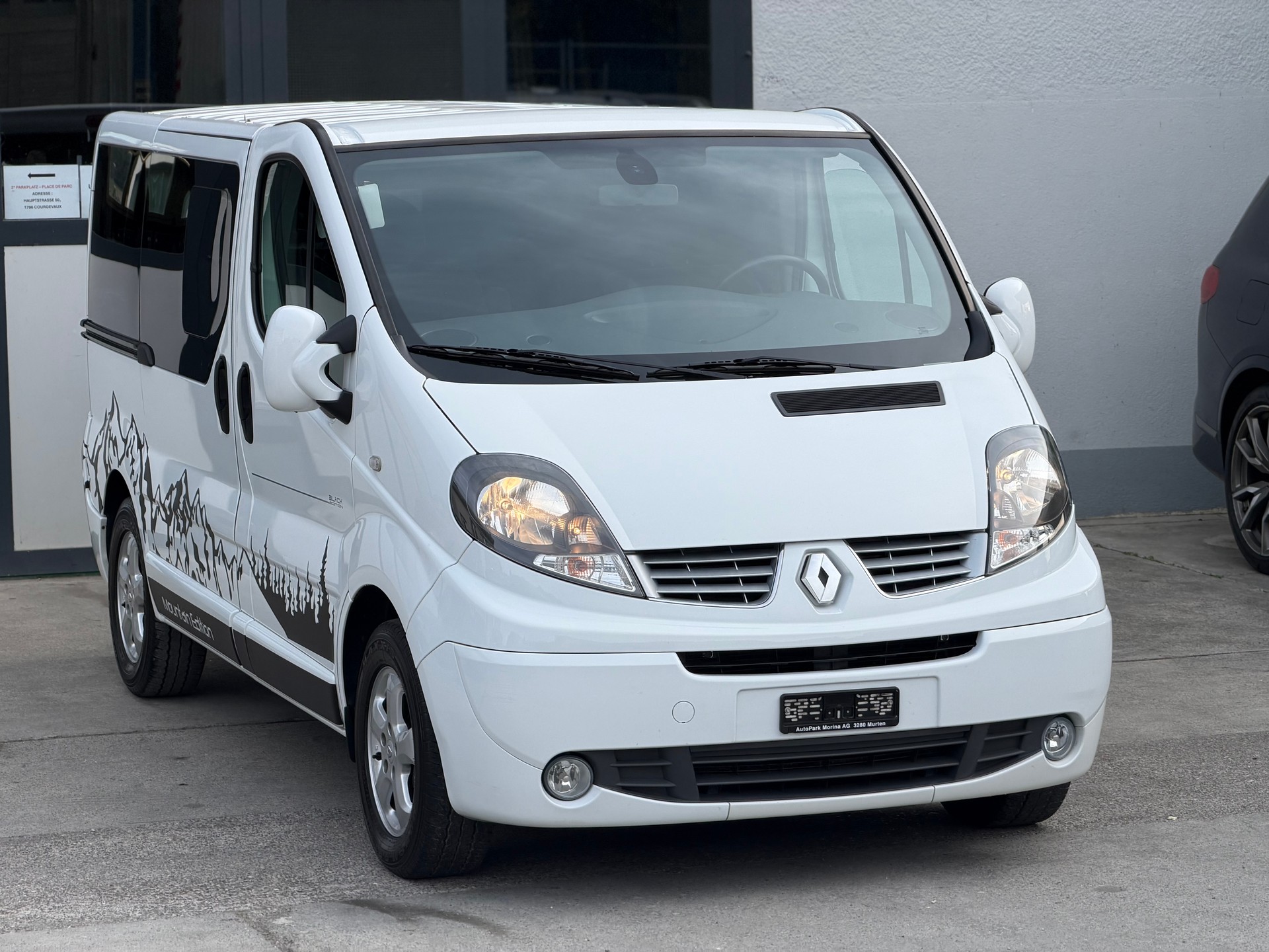 RENAULT Trafic 2.0 dCi Eco Passenger Swiss Edition A-showroom-element-2