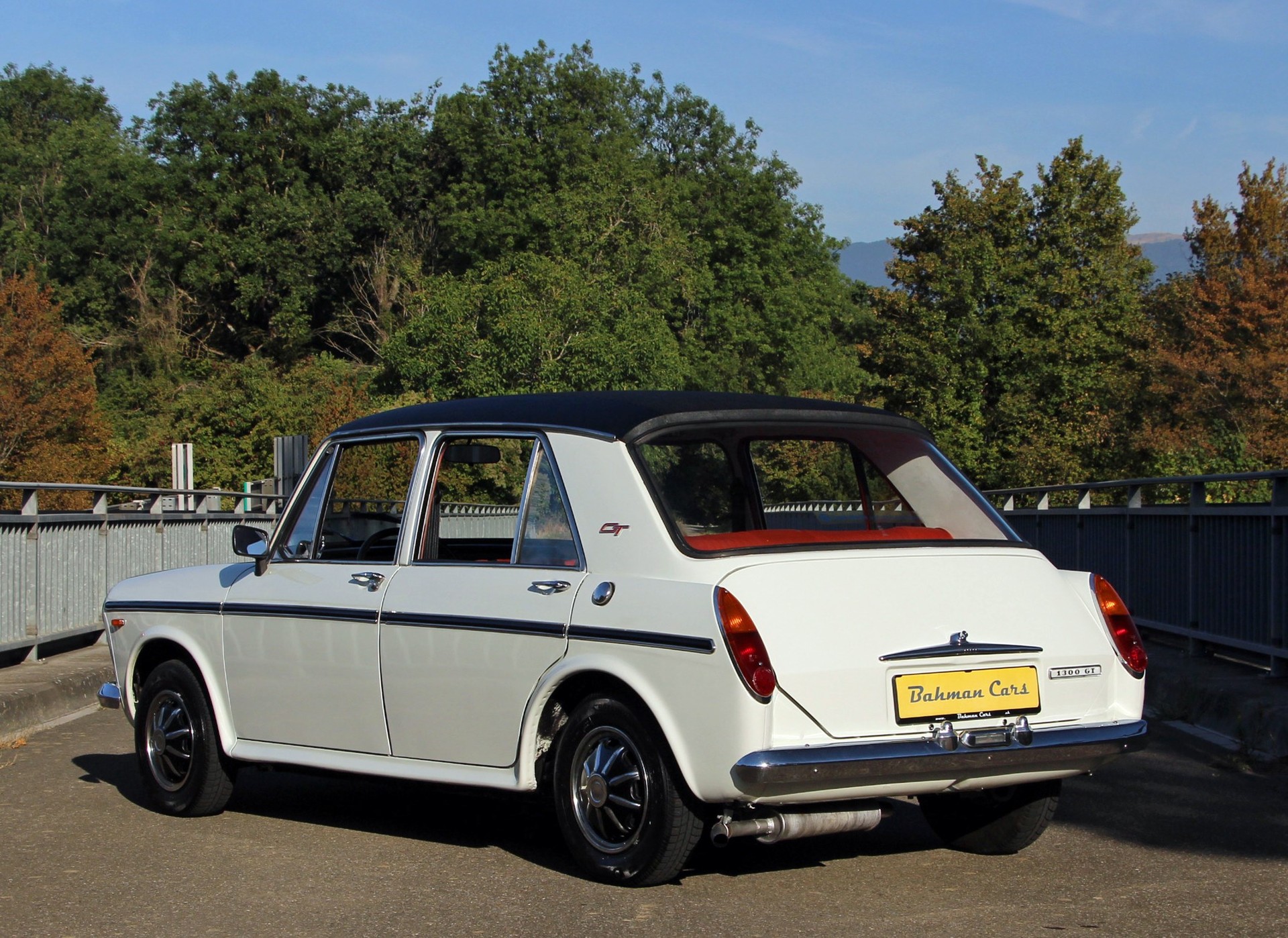 AUSTIN 1300 GT-showroom-element-1