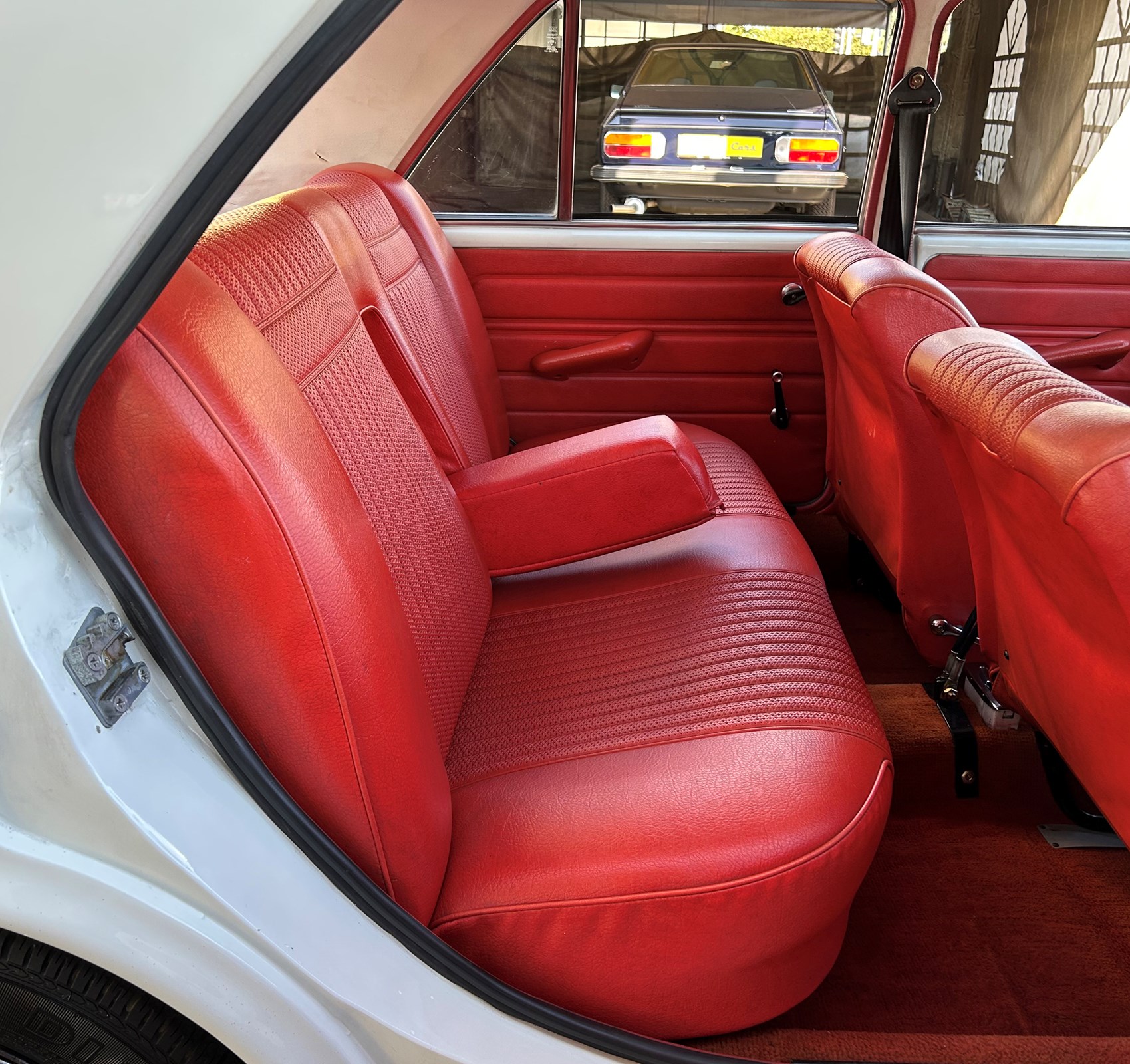 AUSTIN 1300 GT-image-11