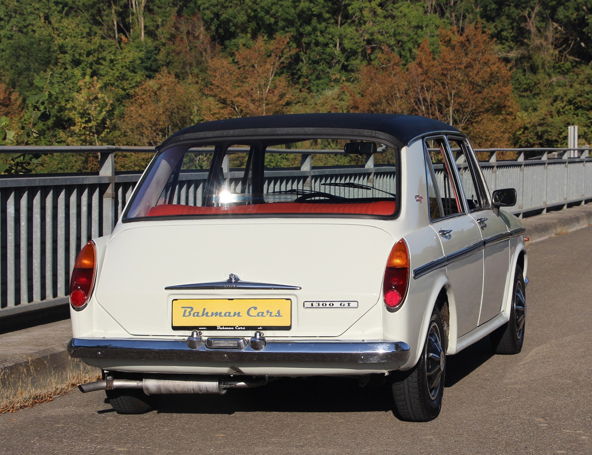AUSTIN 1300 GT-showroom-element-3