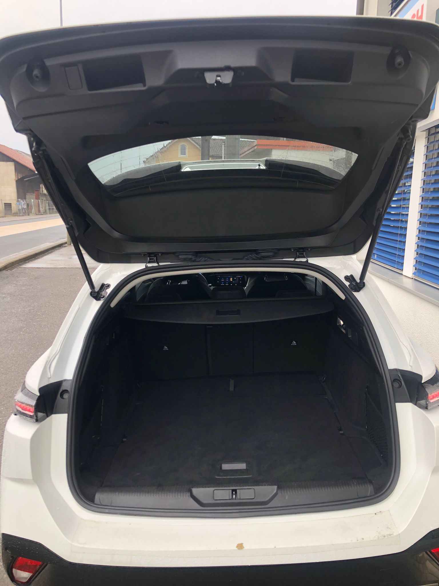 PEUGEOT 308 SW 1.5 BlueHDI Allure Pack EAT8-image-5