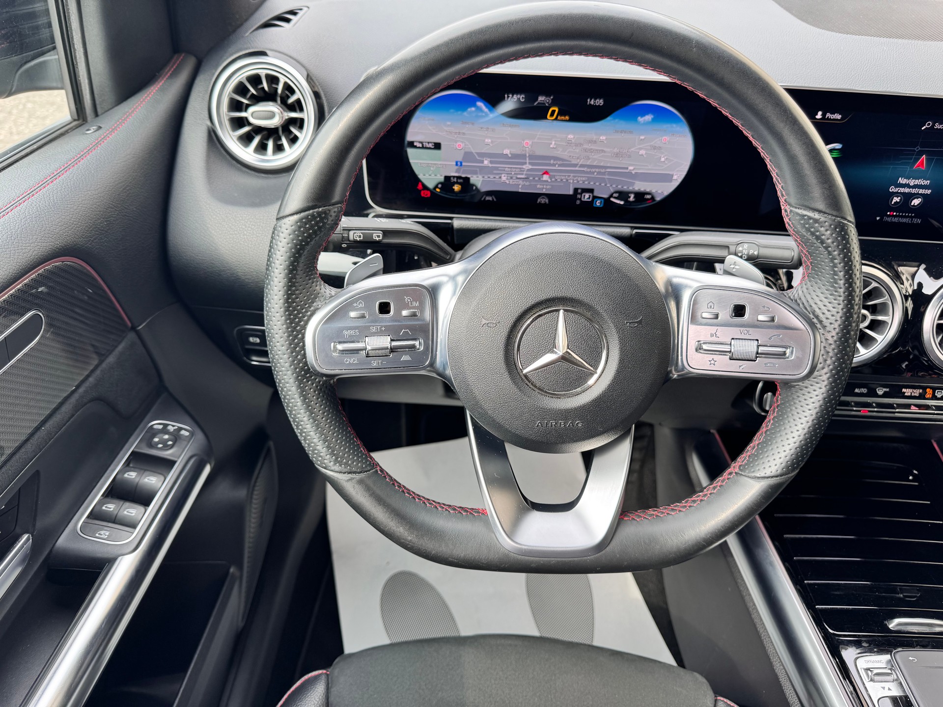 MERCEDES-BENZ B 250 4Matic AMG Line-image-12