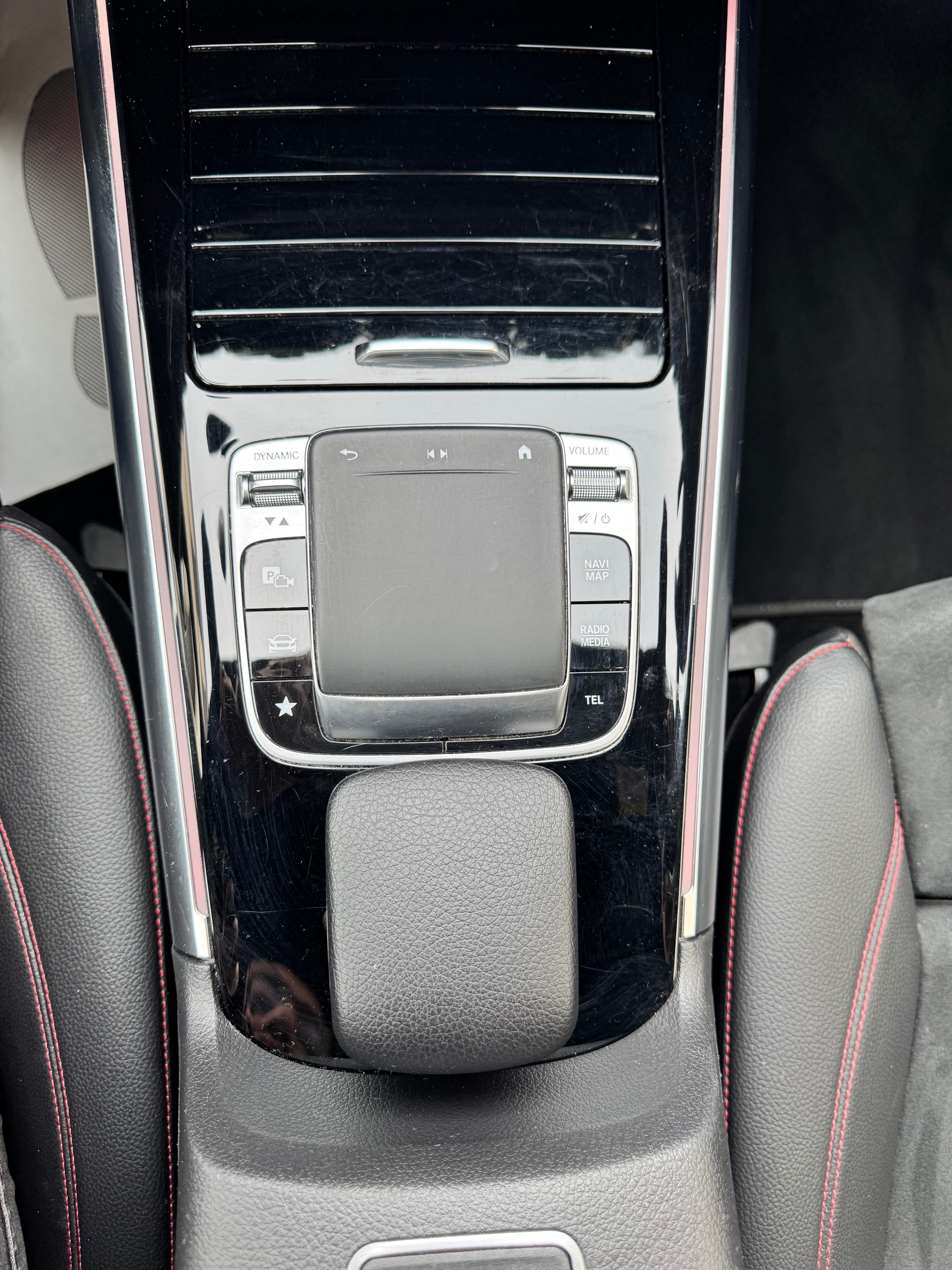 MERCEDES-BENZ B 250 4Matic AMG Line-image-16