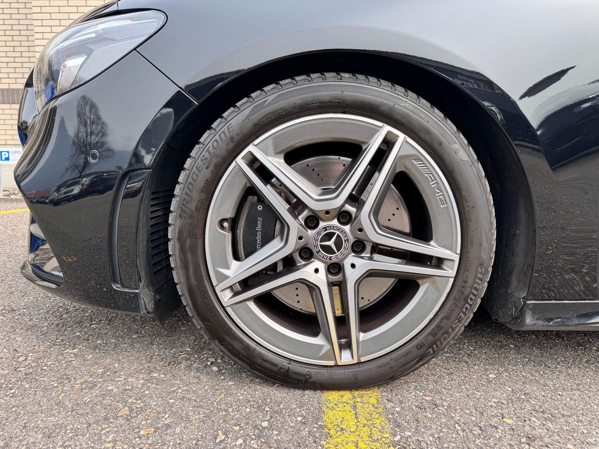 MERCEDES-BENZ B 250 4Matic AMG Line-image-18