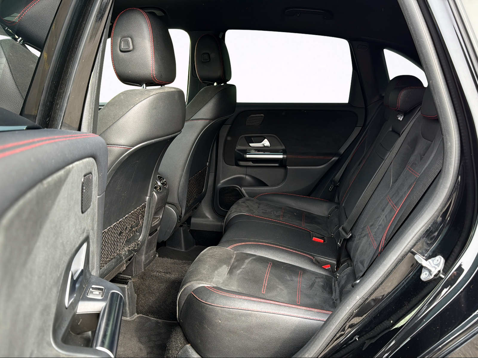 MERCEDES-BENZ B 250 4Matic AMG Line-image-11