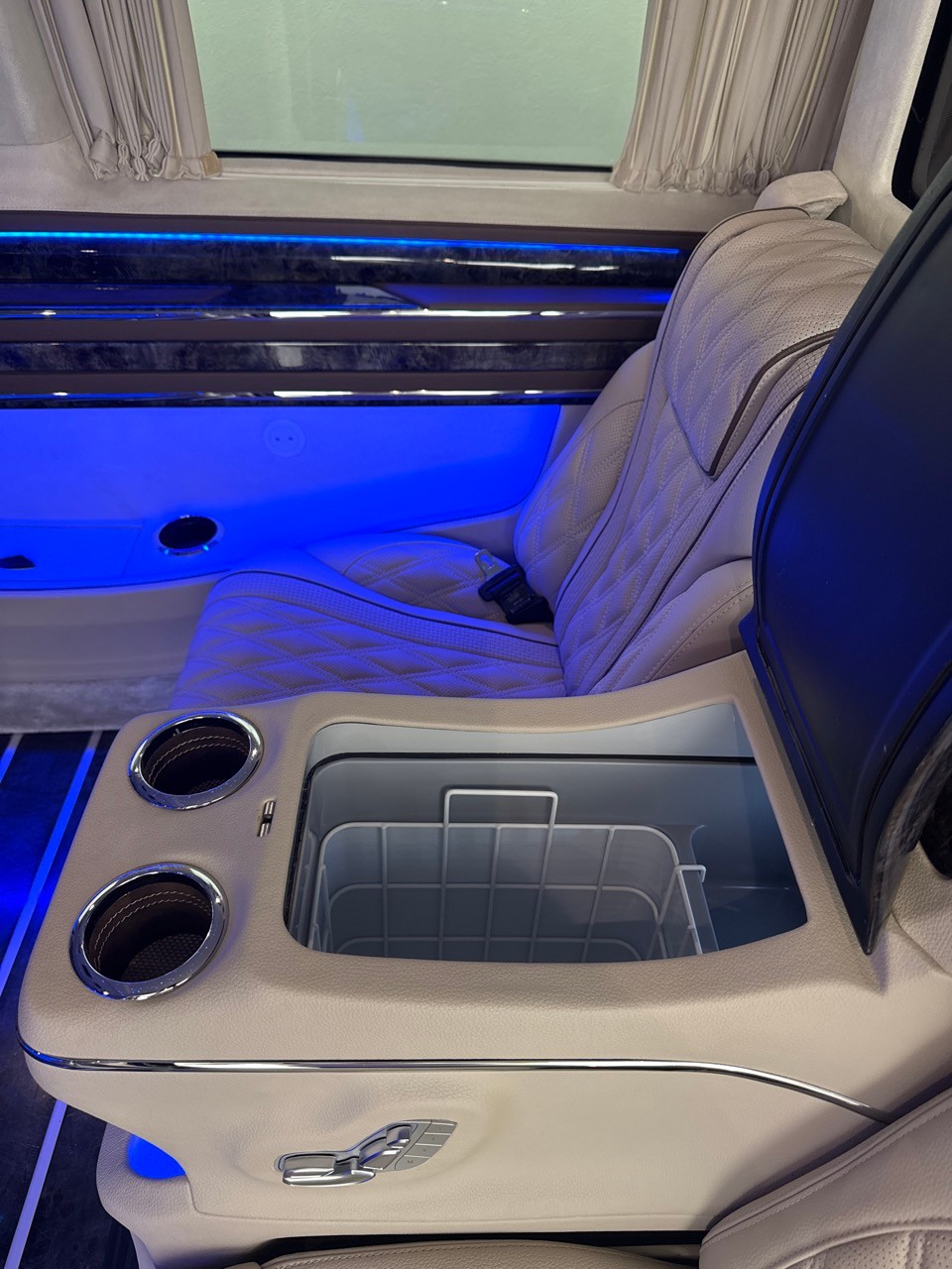 MERCEDES-BENZ V 250 d EL 4Matic-image-13