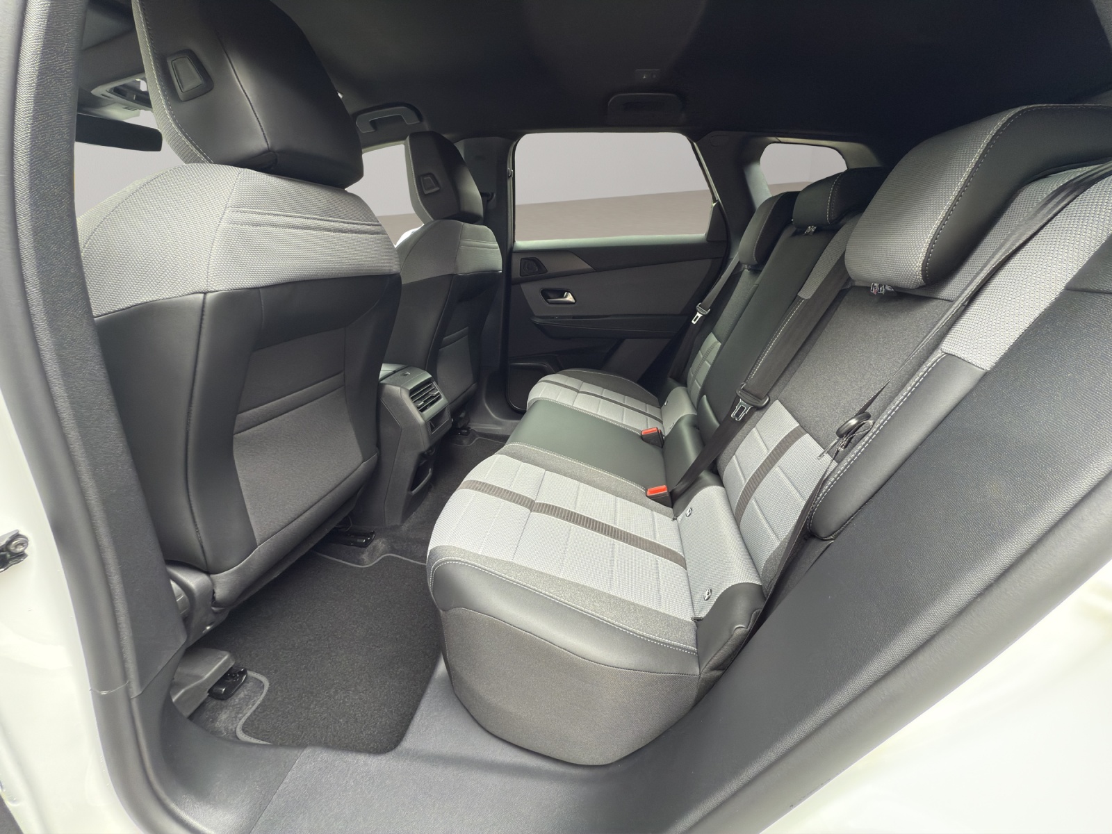 OPEL Grandland 1.2 Turbo GS Hybrid-image-10