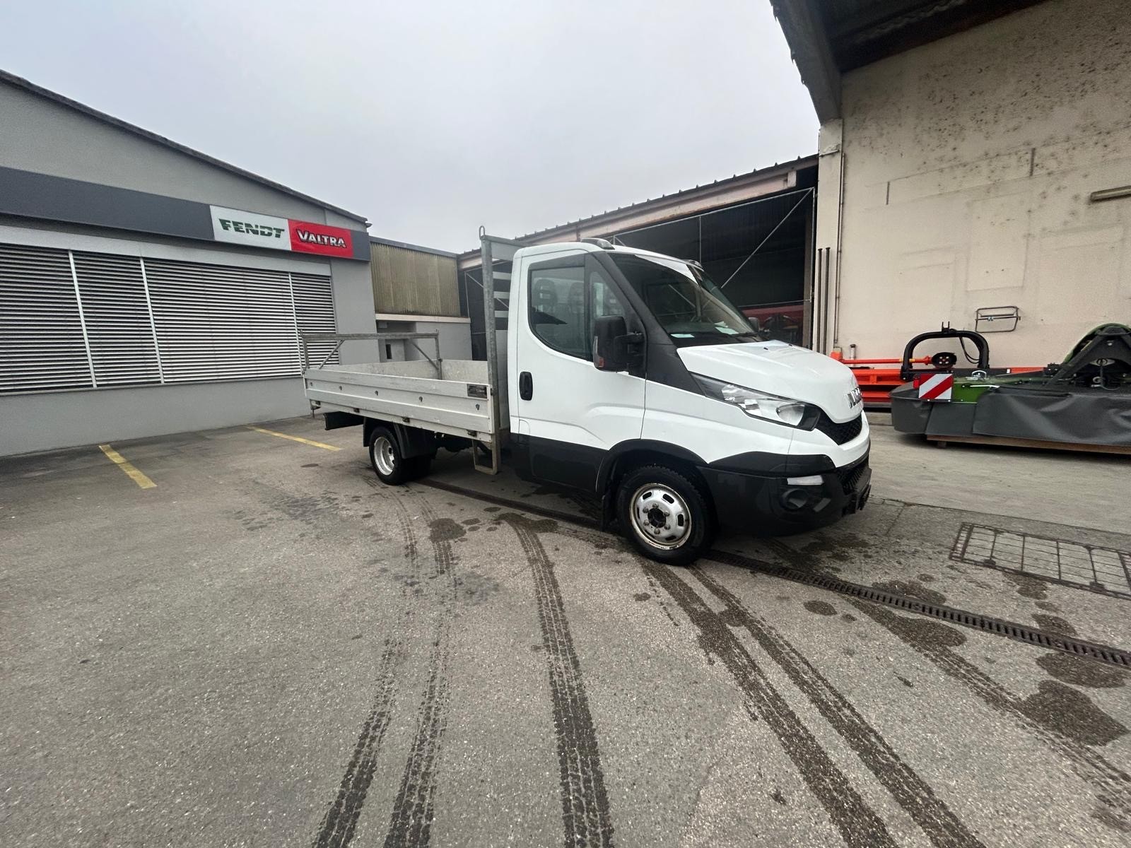 IVECO 35 C 15-image-2