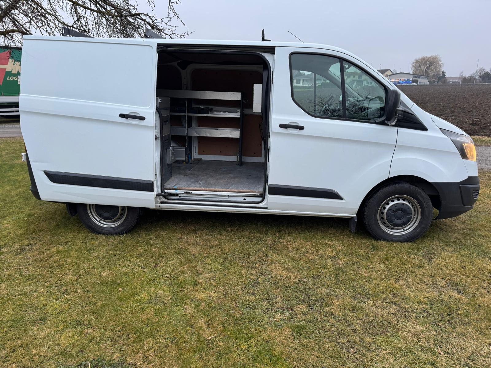 FORD Transit Custom Van 250 L1H1 Level 2-image-6