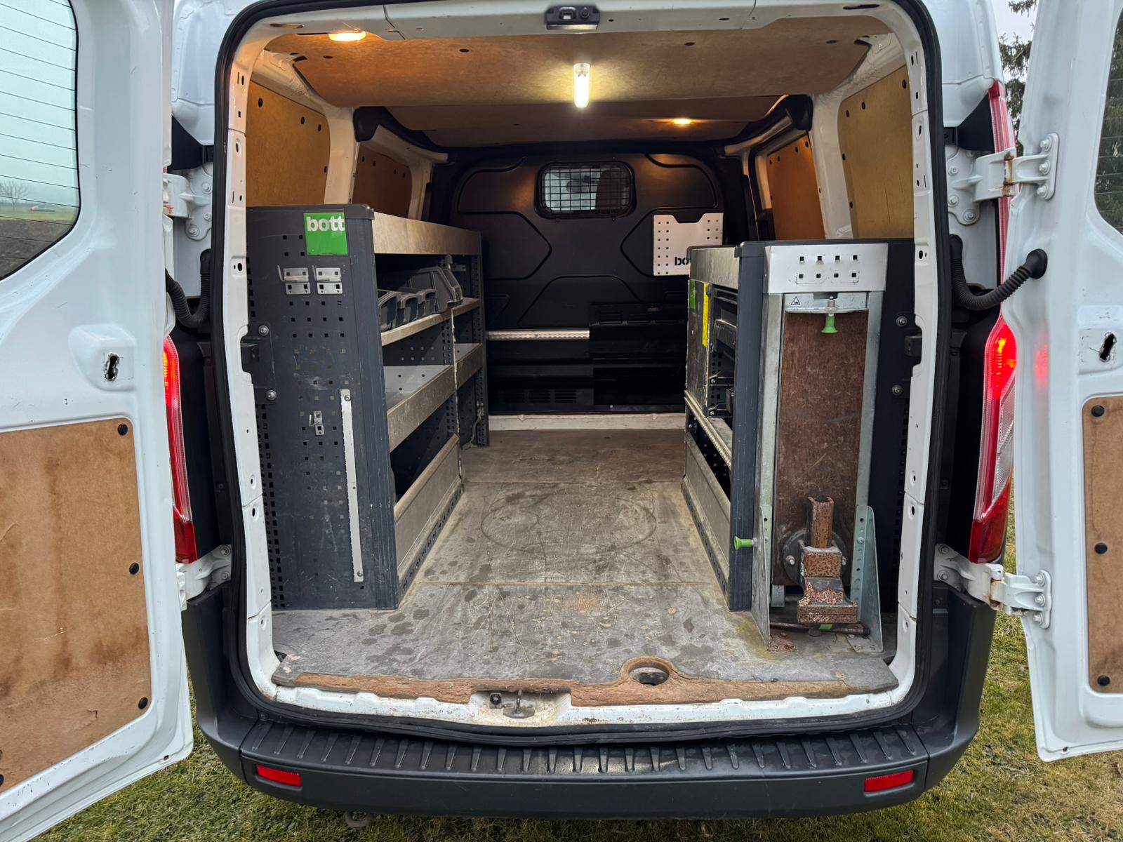 FORD Transit Custom Van 250 L1H1 Level 2-image-12