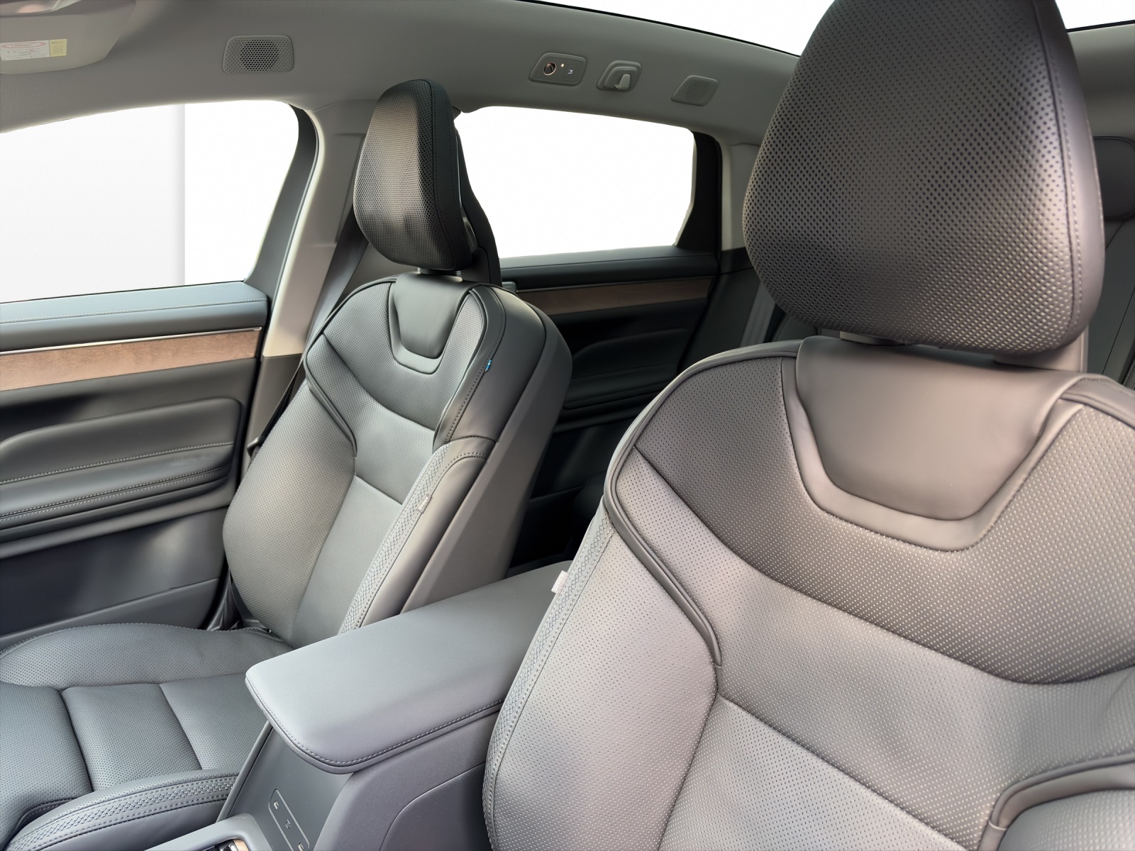 VOLVO ES90 Ultra-image-8