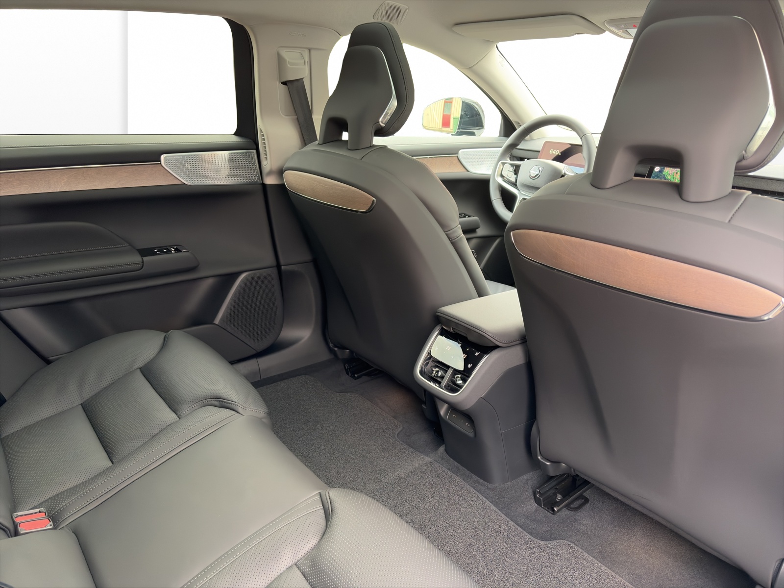 VOLVO ES90 Ultra-image-16