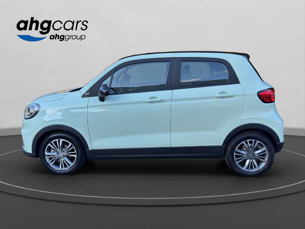 LEAPMOTOR T03 Electric-showroom-element-1