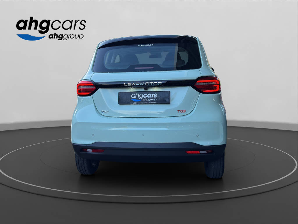 LEAPMOTOR T03 Electric-showroom-element-3