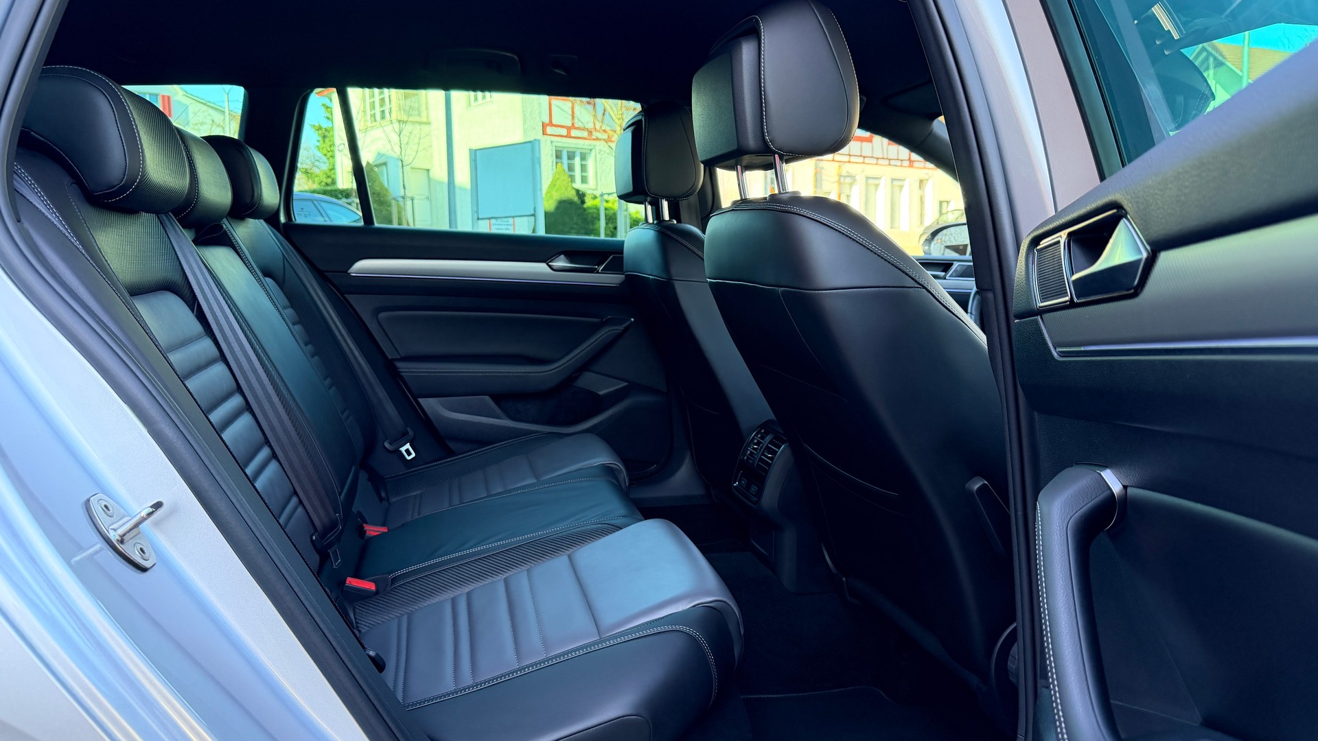 VW Passat Variant 2.0 TSI BMT Highline 4Motion DSG-image-11