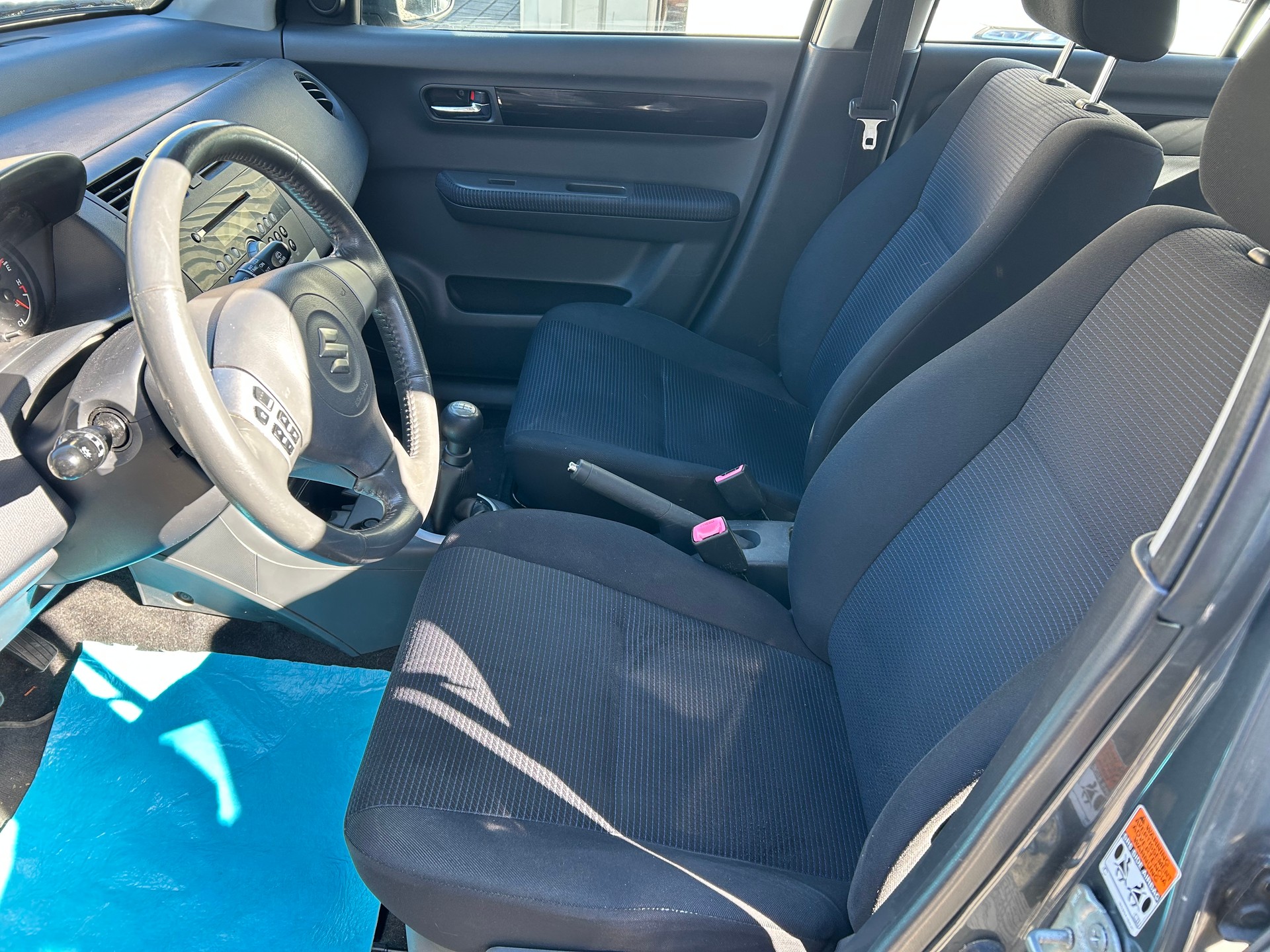 SUZUKI Swift 1.3i 16V GL Top 4x4-image-6