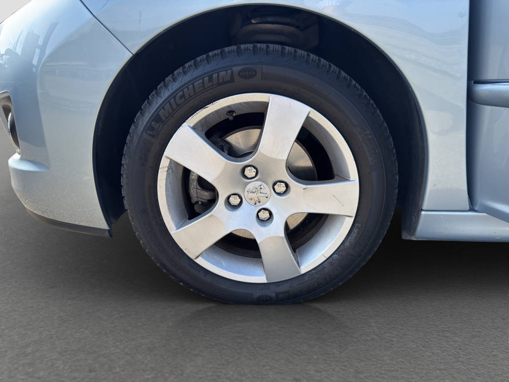 PEUGEOT 207 SW 1.6 16V Allure-image-13
