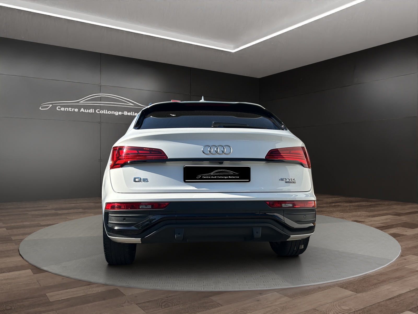 AUDI Q5 Sportback 40 TDI Blackedition quattro S-tronic-showroom-element-3