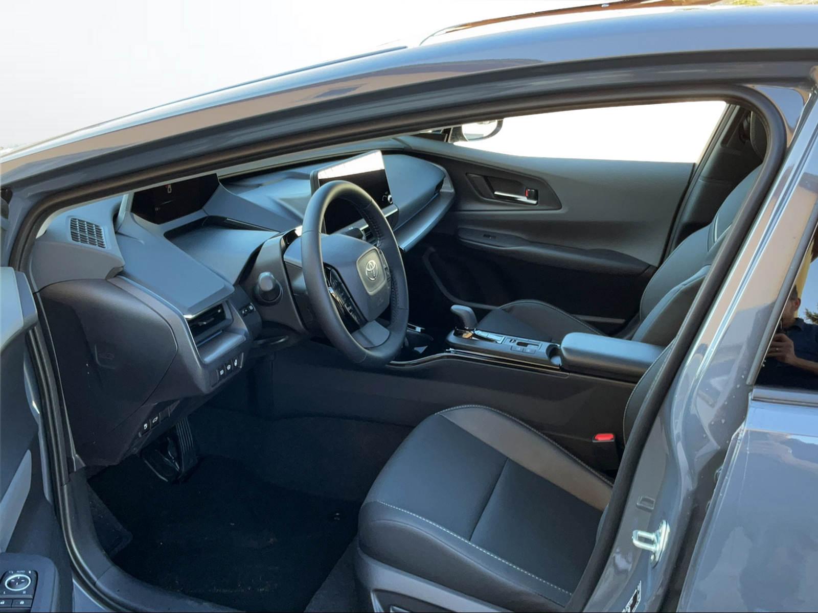 TOYOTA Prius 2.0 Plug-In-Hybrid Premium-image-3