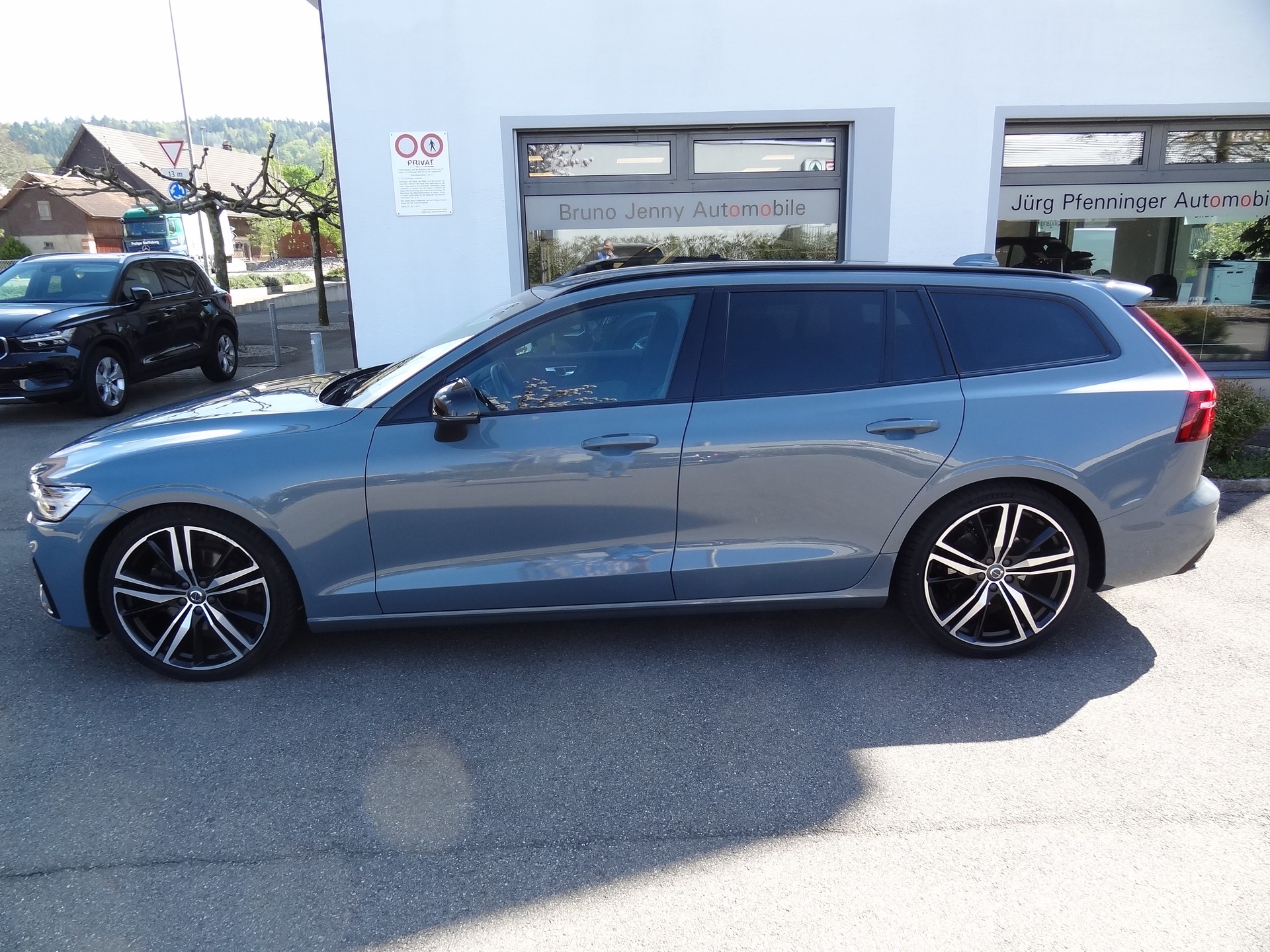 VOLVO V60 B4 Diesel Mild Hybrid *Plus Dark* Geartronic-showroom-element-1