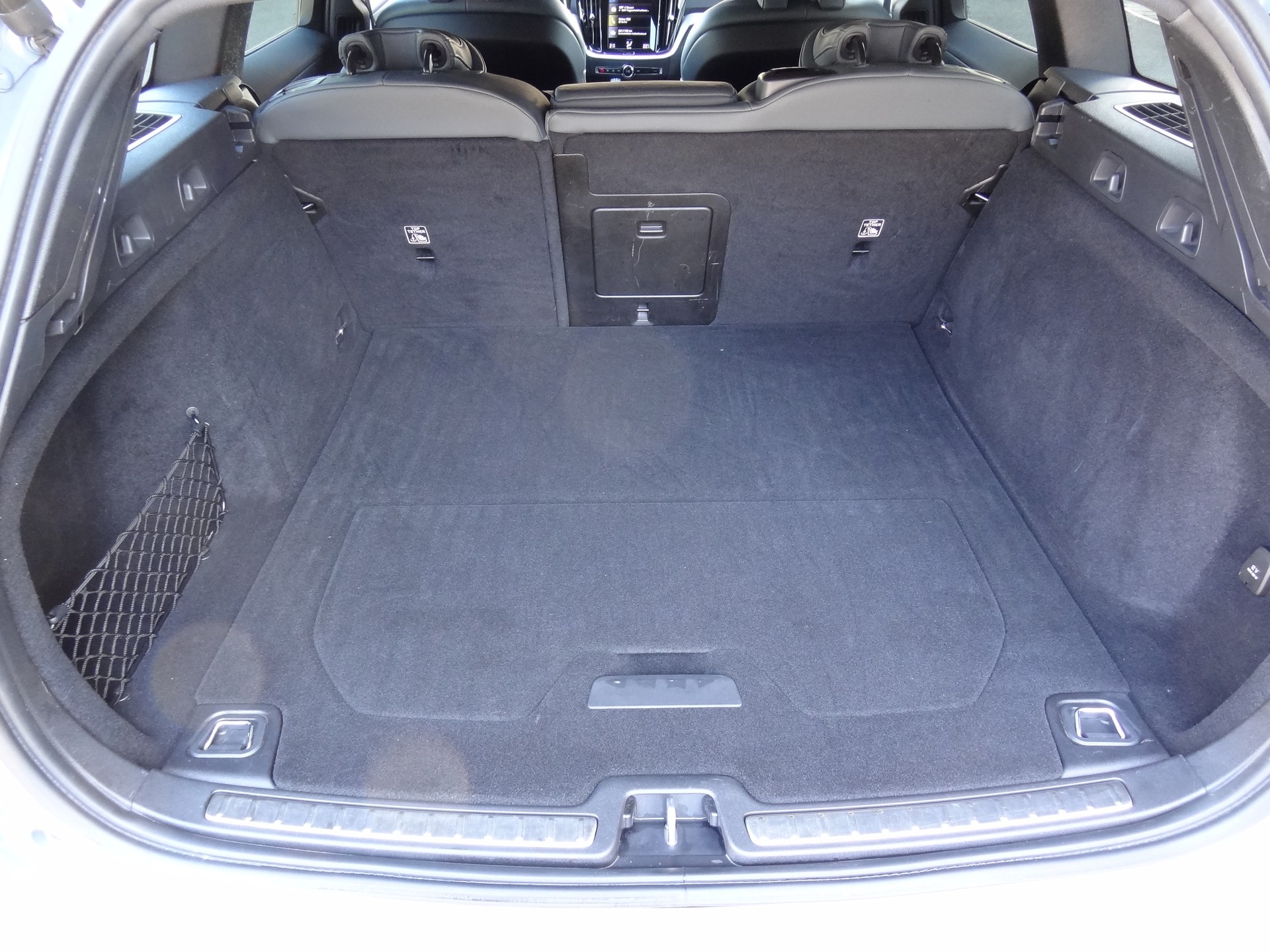 VOLVO V60 B4 Diesel Mild Hybrid *Plus Dark* Geartronic-image-10