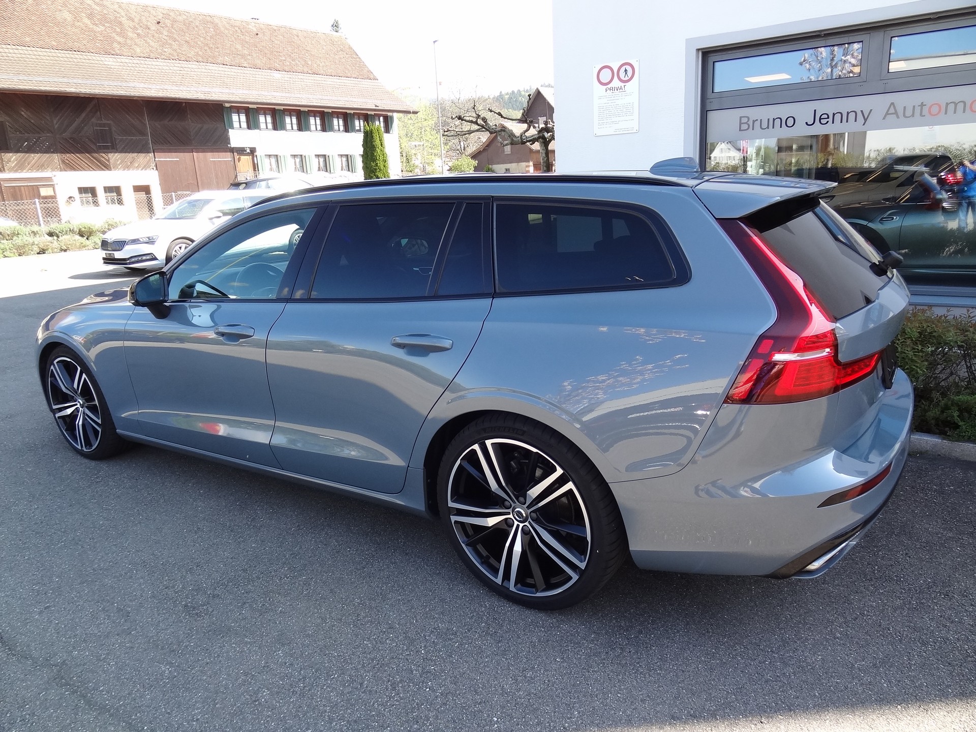 VOLVO V60 B4 Diesel Mild Hybrid *Plus Dark* Geartronic-showroom-element-2
