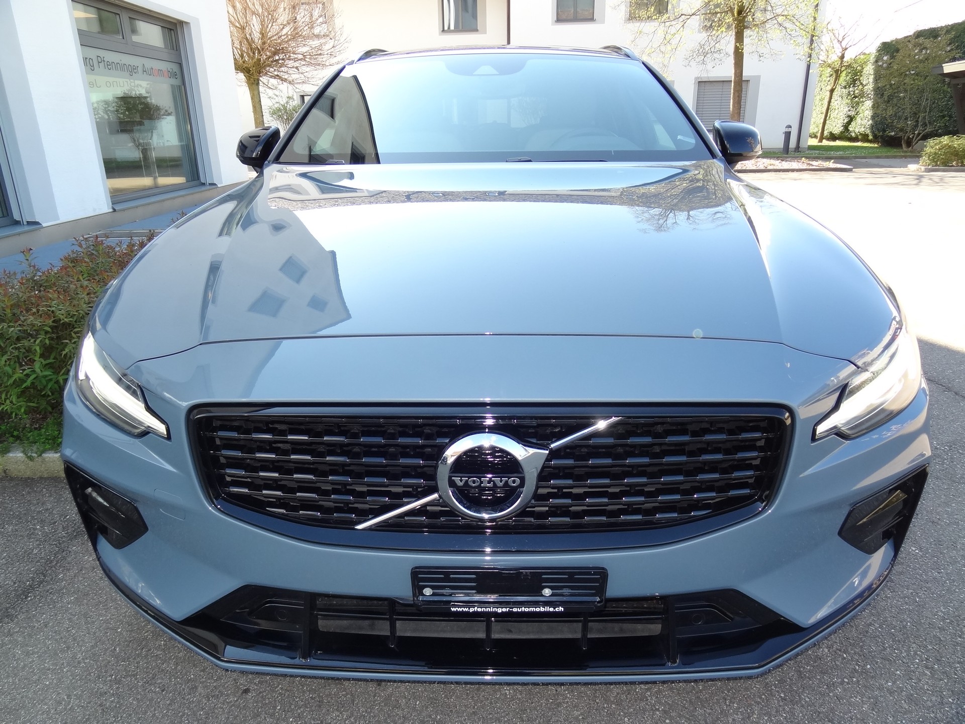VOLVO V60 B4 Diesel Mild Hybrid *Plus Dark* Geartronic-image-6