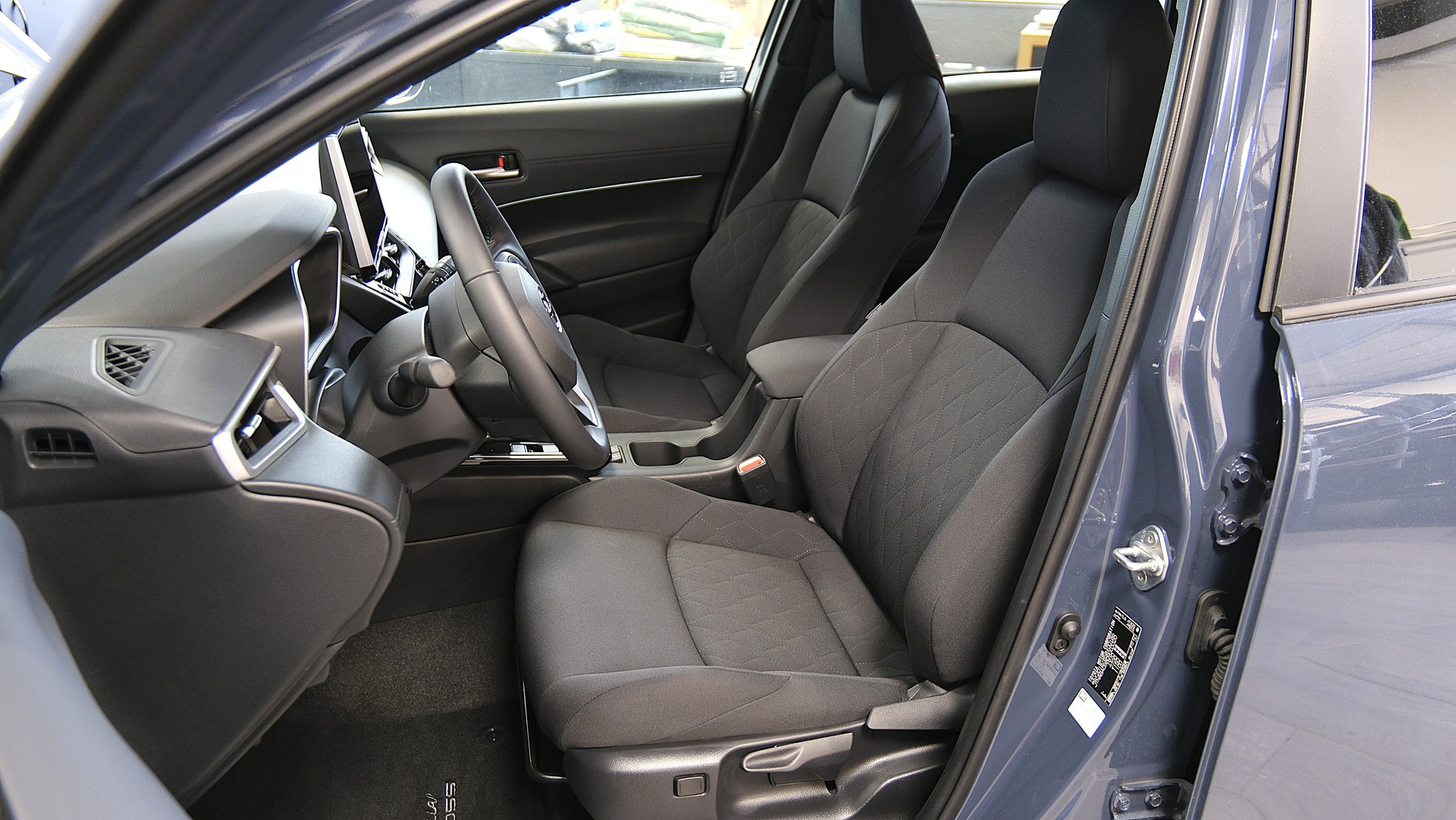 TOYOTA Corolla Cross 2.0 Trend e-CVT-showroom-element-3