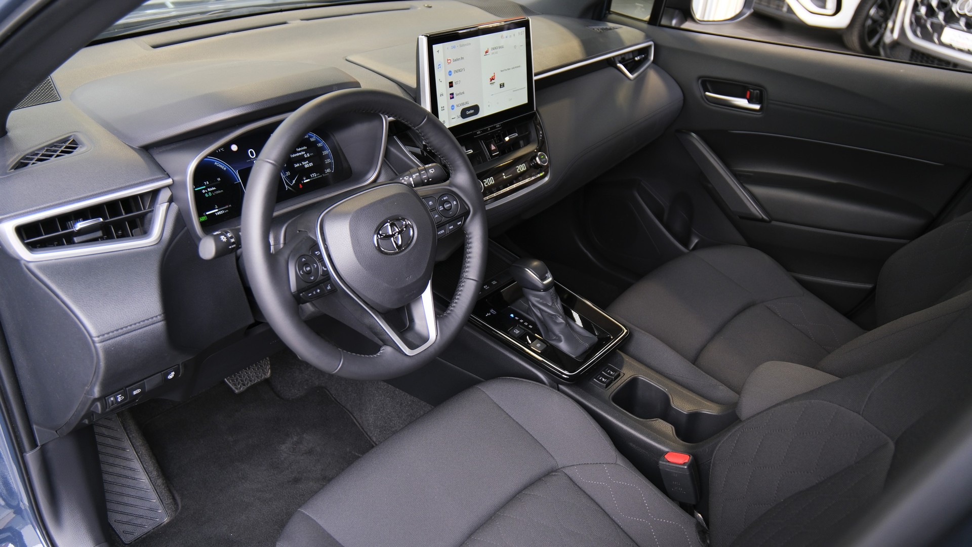 TOYOTA Corolla Cross 2.0 Trend e-CVT-showroom-element-2